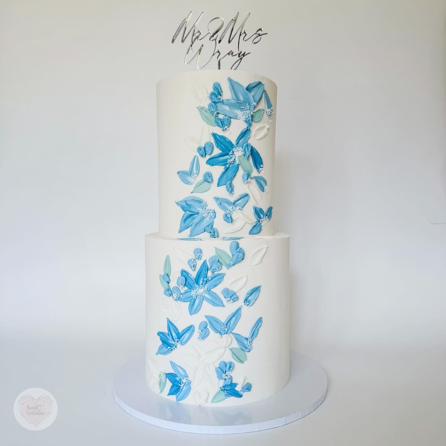 🤍 Wedding Day 🤍
A simple and elegant floral cake. It’s rare i do a cake without real flowers but I love how this one came together!
The blue shade was a personal touch for the brides mother 🤍💙🤍
Topper @beamandrae_laser
.
.
.
#cakedecorating #cakestyle #cakeart #igcakes #buttercream #leeds #westyorkshire #leedsbaker #tiercake #weddingcakesideas #weddingcake #weddingcakedesign #bespokeweddingcakes #weddingcakeinspiration #prettyweddingcakes #texturecake #uniqueweddingcakes #weddingcakeinspo #whiteweddingcake #whitecake #texturedcake #prettywedding #floralcakes #weddingcakes