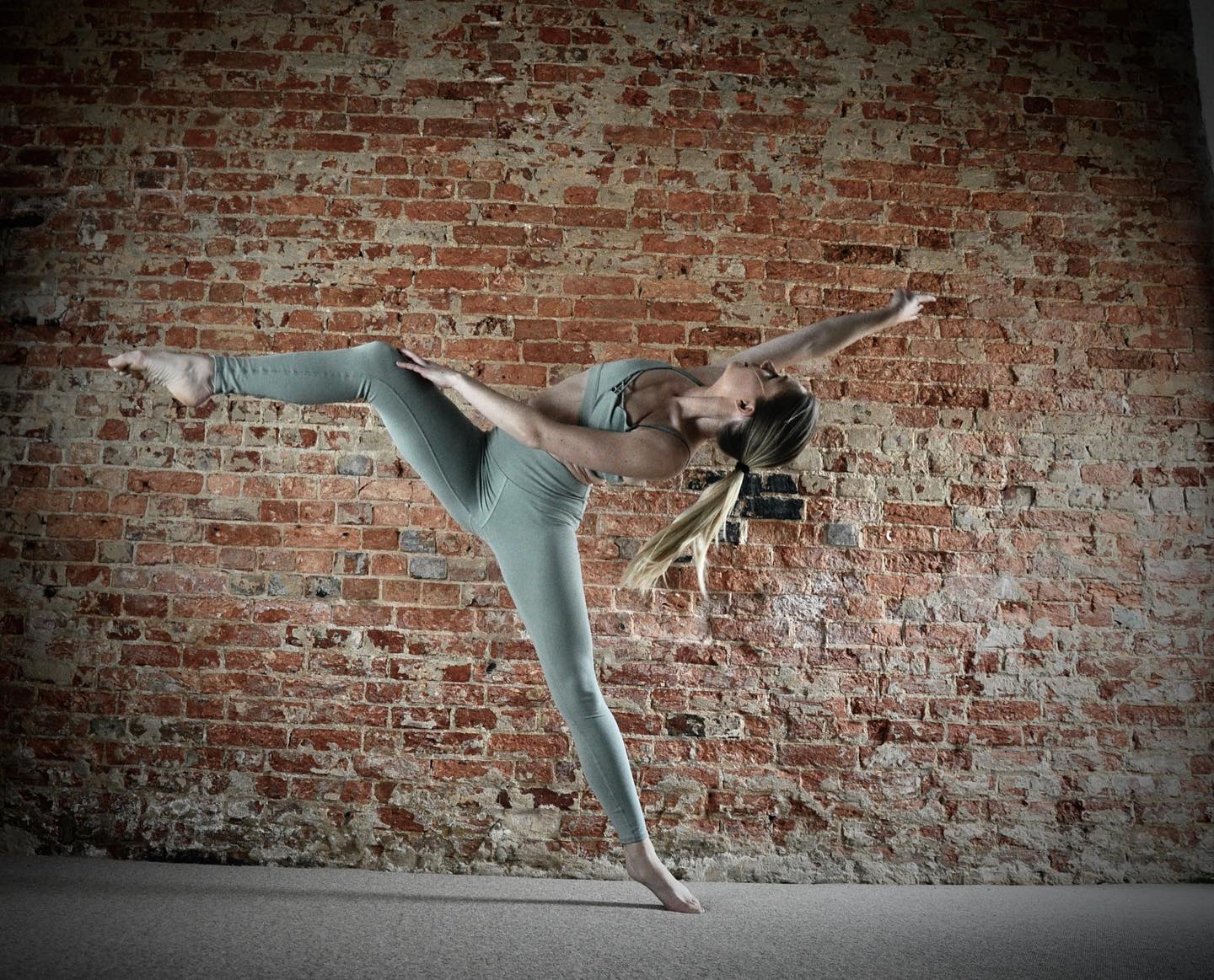 Join me for Ballet Beginner at @pdsw_org Mondays 8:30-9:30pm ๐ฉฐ #pdsw #ballet #beginner #bournemouth