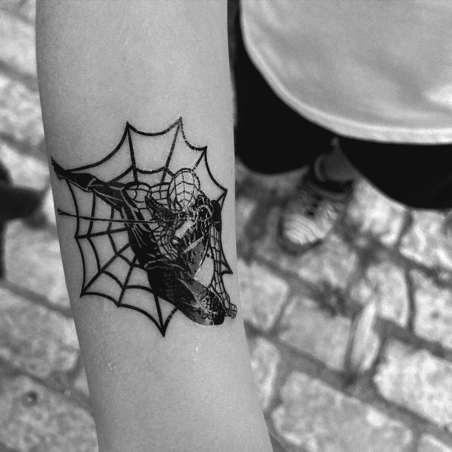 Un « spider dab » en balade ! #poptattoo #jeudisdenimes #tatouageephemere #tatouage temporaire