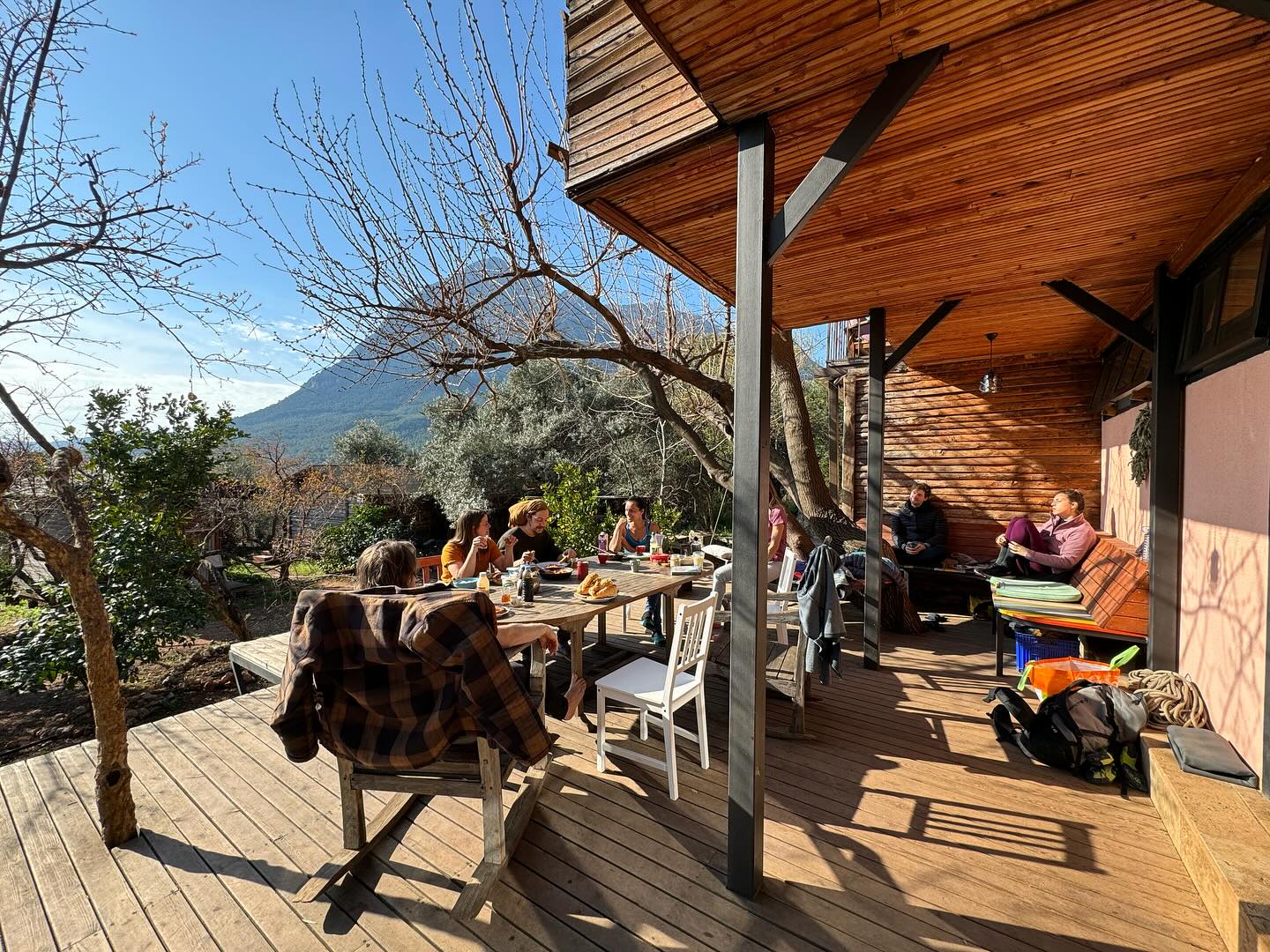 Flying Goat mornings usually are about breakfast, climbing plans and sending tactics. But last week we started the day with a very special psychedelic breathing session guided by @jennya_momentum_yoga 🪷☀️🥰