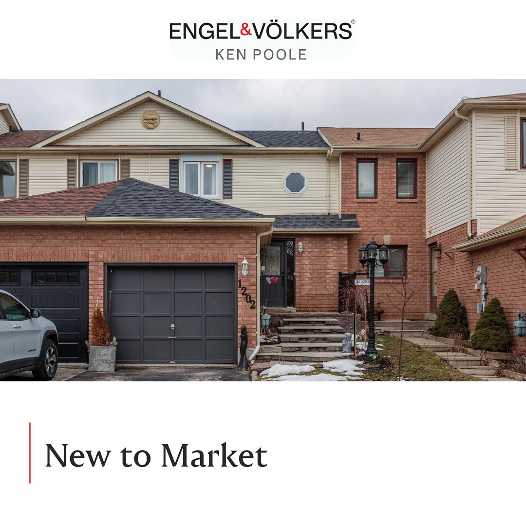 💰JUST $639,900 *yes, real price*
Welcome to this stunning townhome with fantastic updates! 🤩
Inside, durable vinyl plank floors lead you to the newer kitchen with quartz counters and stainless steel appliances. 👌
Enjoy a new roof and finished basement with added bathroom for guests or extra space. ✅
The fully fenced backyard offers privacy. 🔒
Primary bedroom boasts a walk-in closet and semi-ensuite bath. 💅
With 2-car parking and a prime location near schools, parks, and Hwy 400, this home is a gem. Book your showing today! 🏡🔑
•
#townhomeforsale #innisfil #simcoecounty