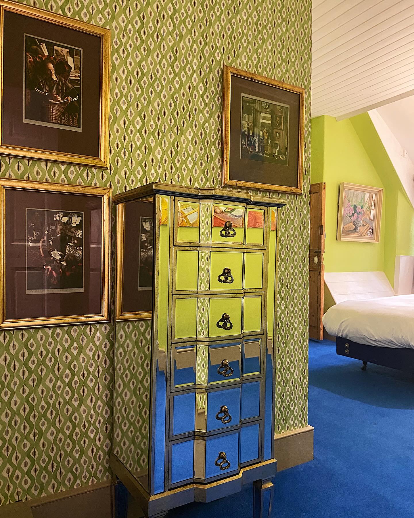 Our Bloomsbury bedroom now features three unique photographs of Duncan Grant taken by Marcus Harrison in 1975.
#symondsburymanor #symondsbury #dorset #bridportholidays #bridportlife #bridportdorset #jurrasiccoast #dorsetcoast #dorsetholidays #countryholidays #countryholidaysuk #englishmanorhouse #englishmanors #englishmanor #englishmanorhousestyle #selfcateringaccommodation #selfcateringholidays #selfcateringholidaysuk #selfcateringholidaysdorset #dorsetholidays #uniqueholidayrentals #uniquehomestays #holidayrentalsuk #manorhouse #uniquehomestays #duncangrant #duncangrantart #duncangrantartist