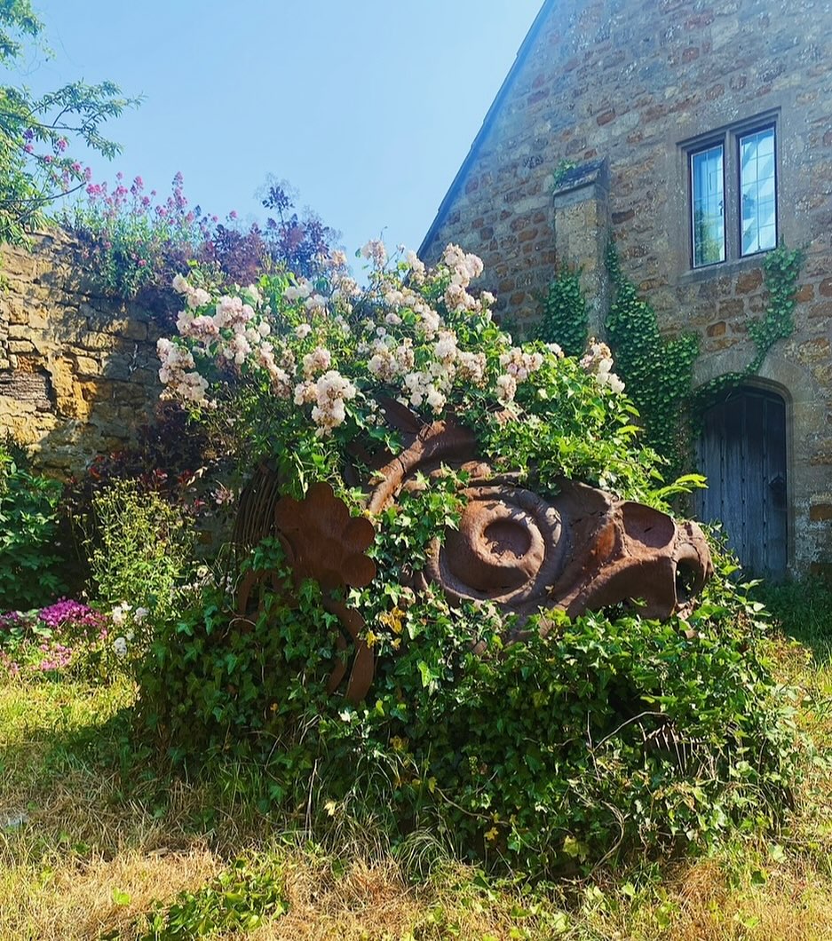 The Green Man Dreaming at Symondsbury Manor 🌱
#symondsburymanor #symondsbury #dorset #bridportholidays #bridportlife #bridportdorset #jurrasiccoast #dorsetcoast #countryholidays #countryholidaysuk #englishmanorhouse #englishmanors #englishmanor #englishmanorhousestyle #selfcateringaccommodation #selfcateringholidays #selfcateringholidaysuk #selfcateringholidaysdorset #dorsetholidays #uniqueholidayrentals #holidayrentalsuk