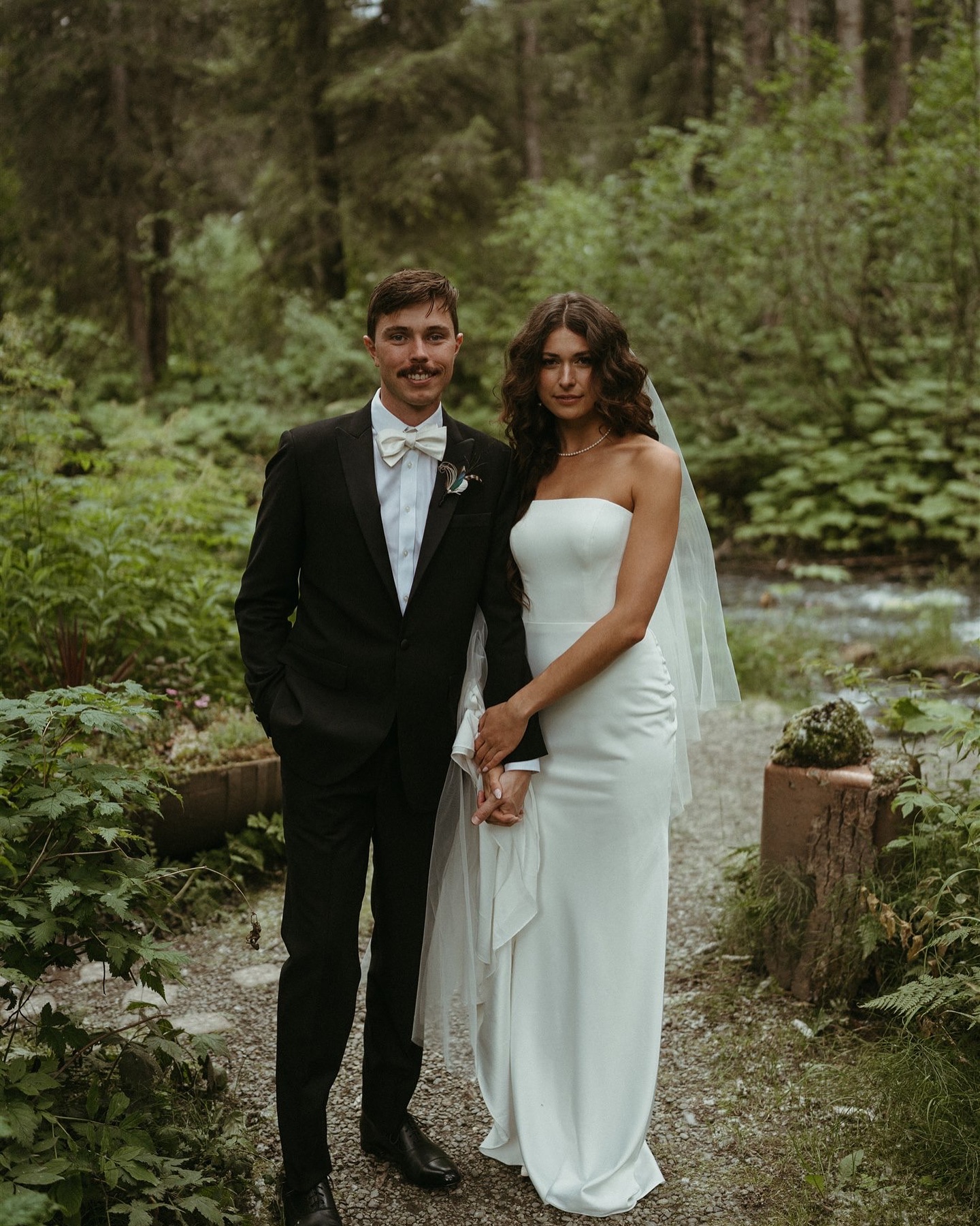 Tori & Taylor pt. 2 💍🤍
•
•
•
•
•
#alaskaweddingphotographer #alaskaweddings #destinationweddingphotographer #destinationwedding #2024bride #2025bride #wanderingweddings