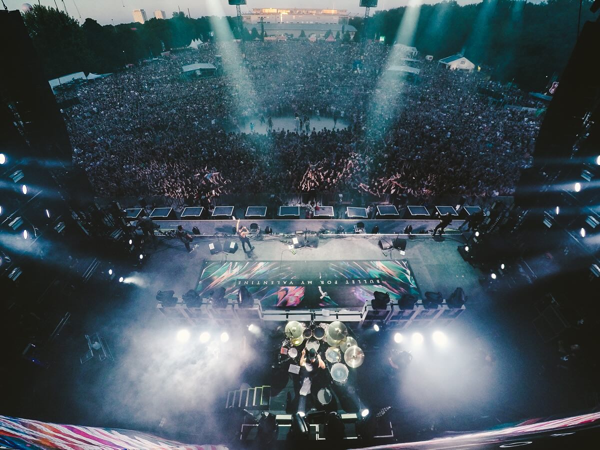 Custom printed stage carpets and floors now available.
#TB to this huge piece created for @bfmvofficial a few summers ago.
đ¸ @ryancphoto
#bfmv #bfmvfamily #bulletformyvalentine #customprinting #stage #tour #customfloors #customcarpet #stagebranding #tour #wideformatprinting