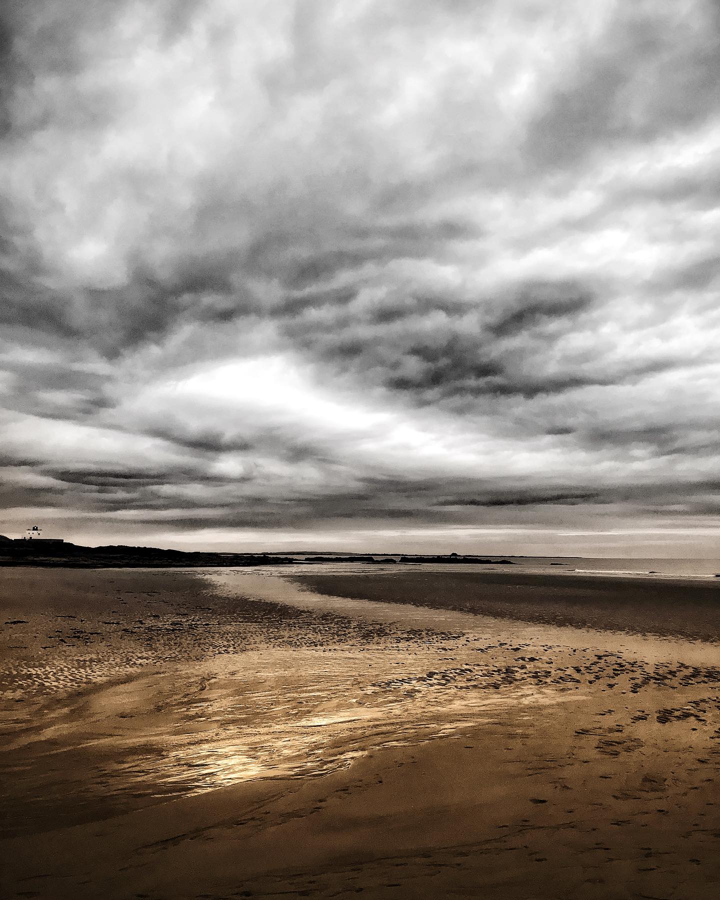 The little trodden NE of England. Stunningly wild and underpopulated… a gem shhhhh!!! 🤫#northumberland #bamburgh castle #windswept #beachlife