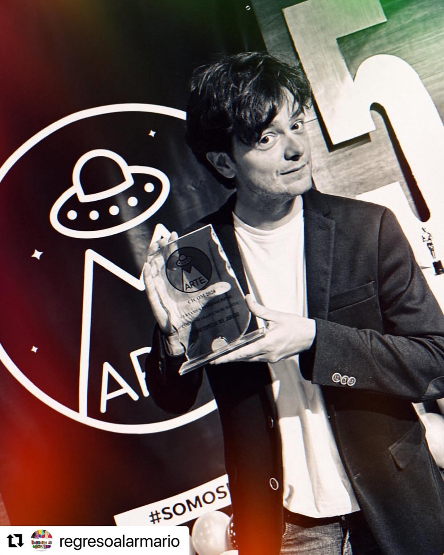 🏆 Premio Especial del Jurado @regresoalarmario en el CICOM Gracias @somos.marte
REGRESO AL ARMARIO
Una producción de Film More Entertainment LLC & @cosmosfan_com
Con @geraldbfillmore @carocappiello
Música @soymarceandino
Director de Fotografía @juliogares
Diseño de Producción @markoskeyto
Escrito y Dirigido por Gerald Fillmore
Producido por @josefluzo y Gerald Fillmore
Producción Ejecutiva: Gerald Fillmore, José Ángel Delgado, Julio García Escames, Caro Cappiello
Ayudante de dirección @christianrodrigomuro
Ayudante de producción @lauracandelaactriz
Directora de Arte @nat_v_3122
Artista Localización Sean Roach
Vestuario Leonardo Santos
Maquillaje, peluquería y estilismo @natibuja
Ayudanmara/foquista @kellengibbs
Jefe de eléctricos @shulgachy
Jefa de maquinistas @_taylorbalfour
Sonido Directo @old_king_kane
Producción Cosmos @max_la_ratonera
clara.valles.s David Arenas
Coordinación postproducción
Mirella R. Abrisqueta, Pablo Urcola
Montaje: Gerald Fillmore & @sarimafleta_viajera
Etalonaje: Julio García Escames
Créditos @pizzasquad
Diseño de Sonido @_diegoarancibia
“Aquí dejo mi disfraz”
Letra: Marce Andino / Julieta Marcolla
Postproducción: Sintregua Comunicación
Film More Entertainment LLC
Mezcla de Sonido: Harbor Picture Company
Ingeniero de Mezcla: @_diegoarancibia
Distribución @selectedfilmsdistribution