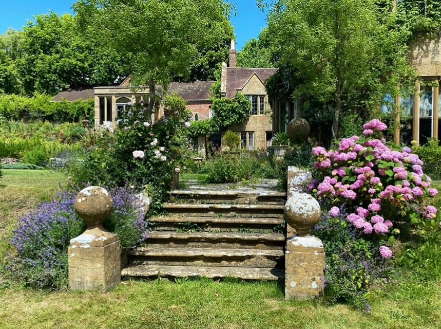 We were delighted to welcome Vanessa Kirby to Symondsbury Manor some time ago. She joined the long list of celebrities who have holidayed here including Daisy Lowe, Douglas Booth, Freddie Fox and others.
#vanessakirby #daisylowe #douglasbooth #freddiefox #symondsburymanor #symondsbury #dorset #bridportholidays #bridportlife #bridportdorset #jurrasiccoast #dorsetcoast #countryholidays #countryholidaysuk #englishmanorhouse #englishmanors #englishmanor #englishmanorhousestyle #selfcateringaccommodation #selfcateringholidays #selfcateringholidaysuk #selfcateringholidaysdorset #dorsetholidays #uniqueholidayrentals #holidayrentalsuk