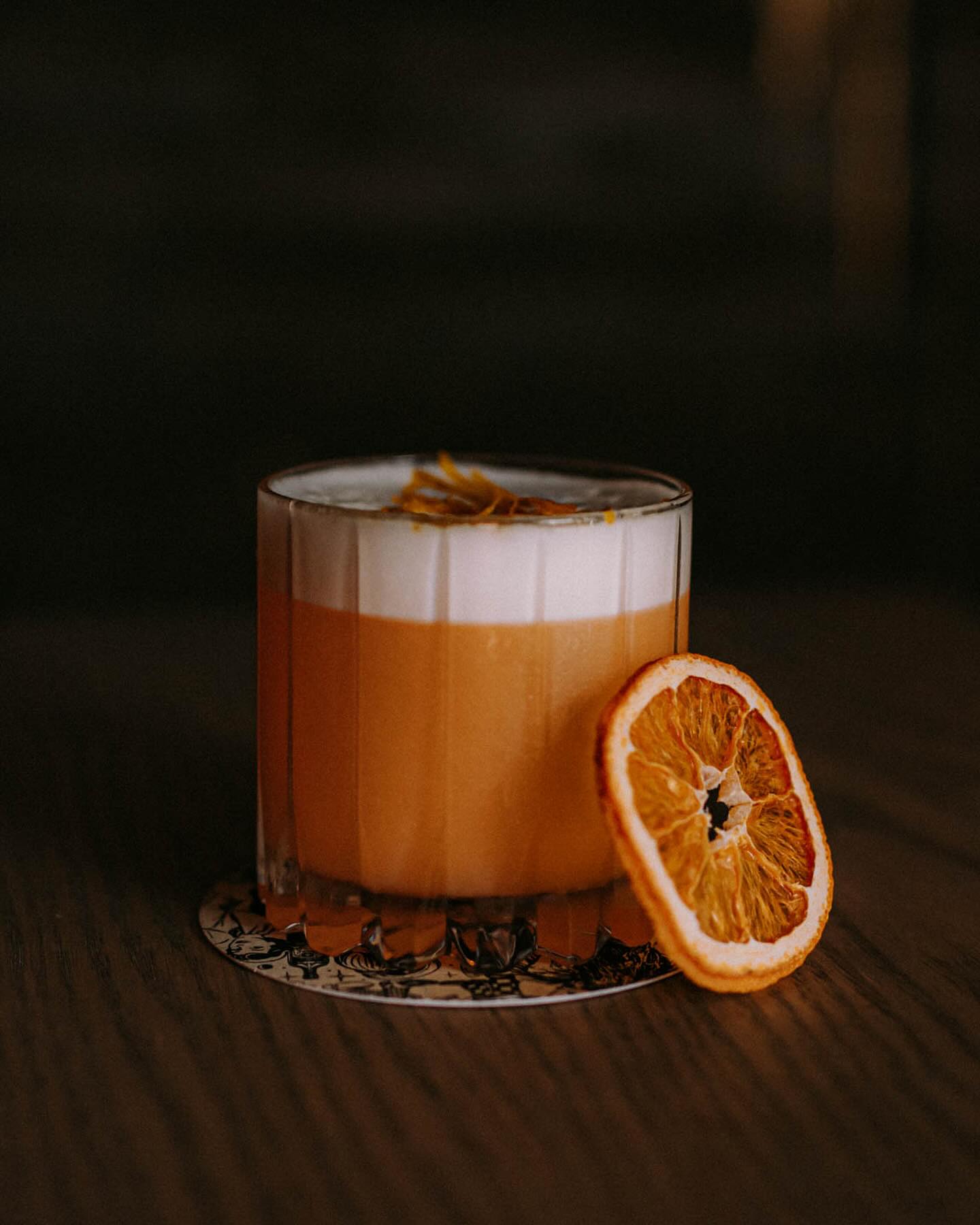 🍹🍊 Intersection: Creamsicle Delight
Recipe:
• Bourbon
• Thai Tea
• Citrus
• Egg White
• Sweetener
• Milk Wash
Savor the creamy foam and vibrant flavors of our Intersection cocktail, a delightful twist reminiscent of a creamsicle!