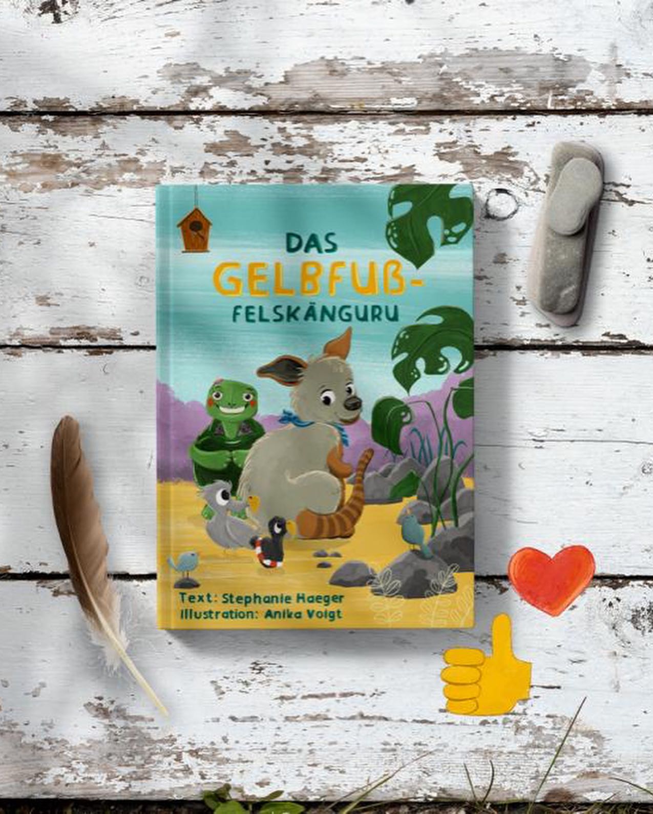 Bald erscheint unser neues Kinderbuch: das Gelbfußfelskänguru. Ein Vorlesebuch für Kinder ab sechs Jahren. Wer ein Exemplar der ersten Auflage zu Weihnachten verschenken möchte, kann jetzt noch bestellen. Annahmeschluss ist der 4. Dezember. Bestellung per PN an mich.