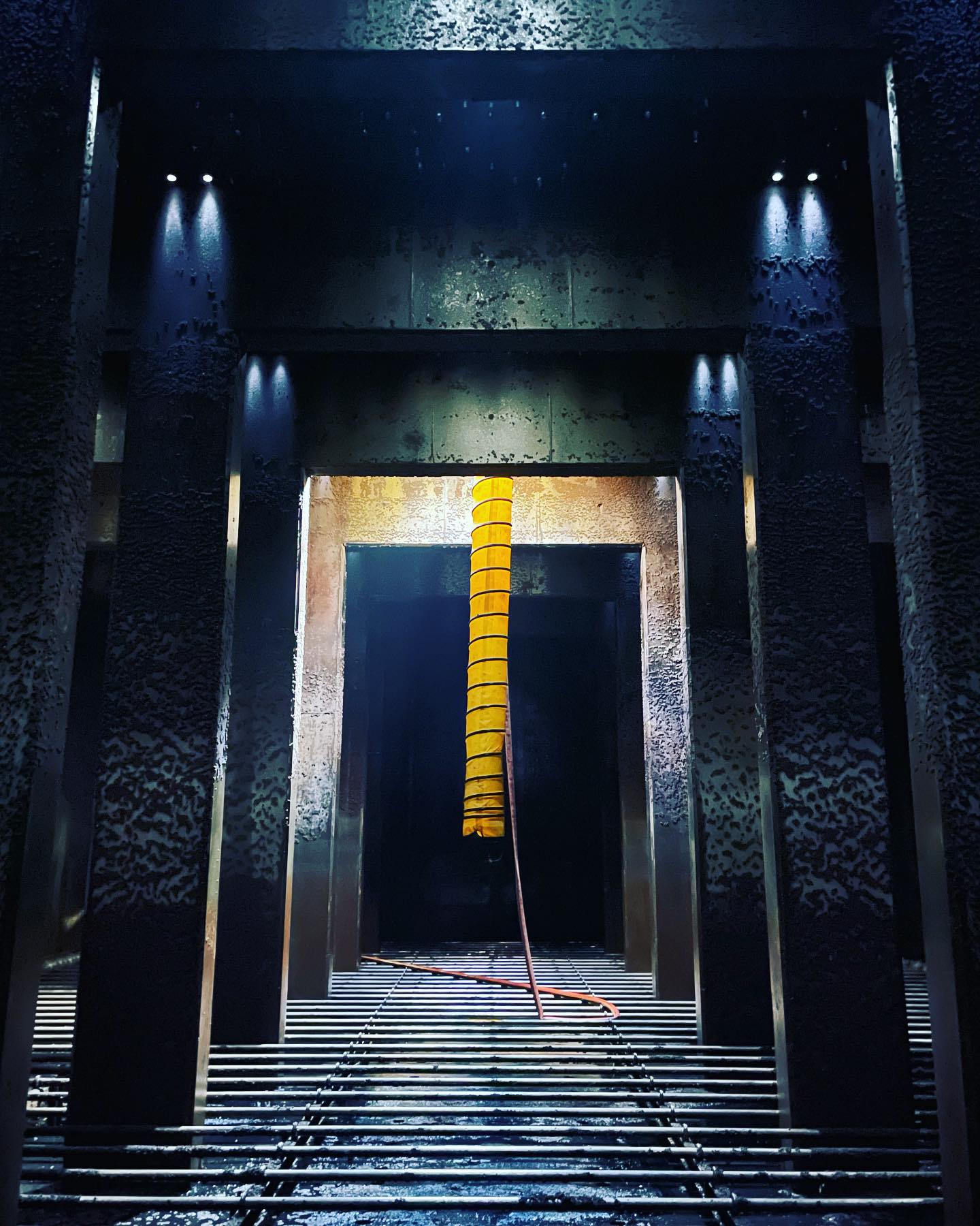 Vidange et nettoyage d’un filtre, on en profite pour prendre une photo d’un endroit atypique.