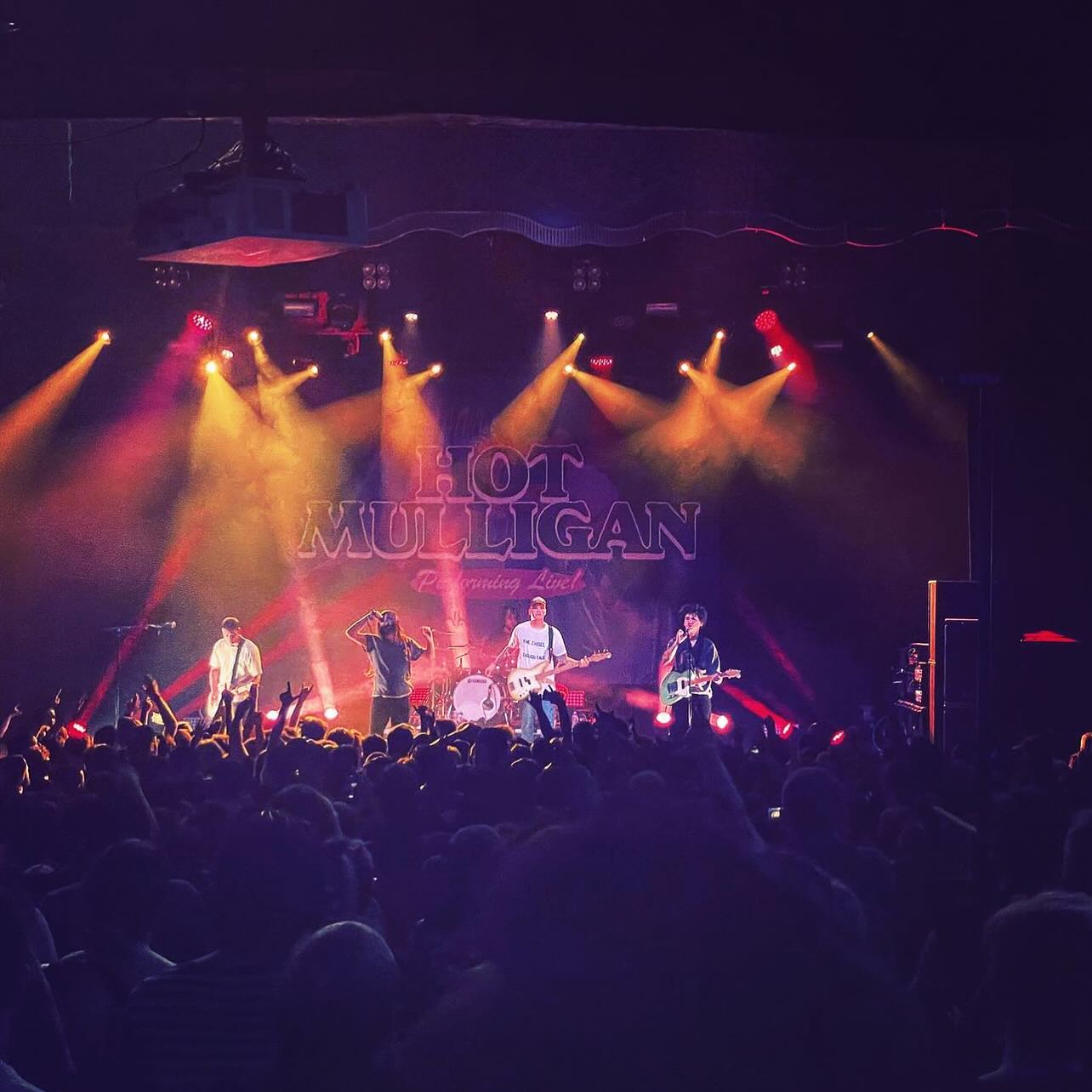 Backdrop created for @hotmulligan last summer for their UK/EU run of dates
#hotmulliganuktour #hotmulligan #hotmulliganband #bandbackdrop #stagebackdrop #customprint #wideformat #stagedesign #punk #rock #bands