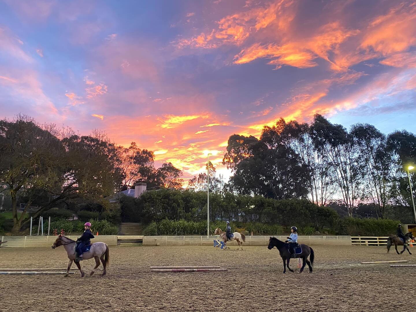 A perfect sky for our mid-week afternoon and evening lessons! 🌅