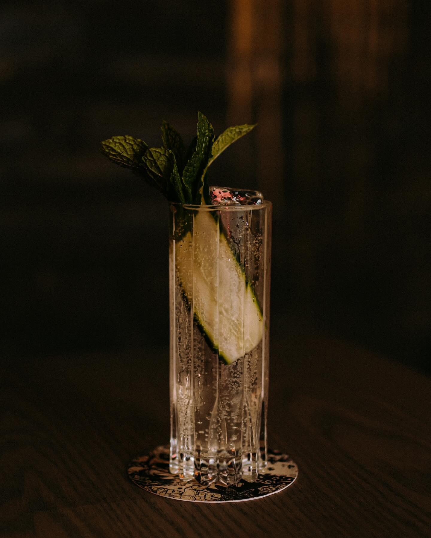 🎥 💫 Sultry Starlet: A Glamorous Sip
Recipe:
• Gin
• Elderflower Liqueur
• Cucumber
• Mint
• Sweetener
Indulge in the allure of our Sultry Starlet cocktail, crafted to perfection with a touch of glamour!
#PersonaCocktails #SultryStarlet #CraftCocktails #Mixology #DrinkWithUs