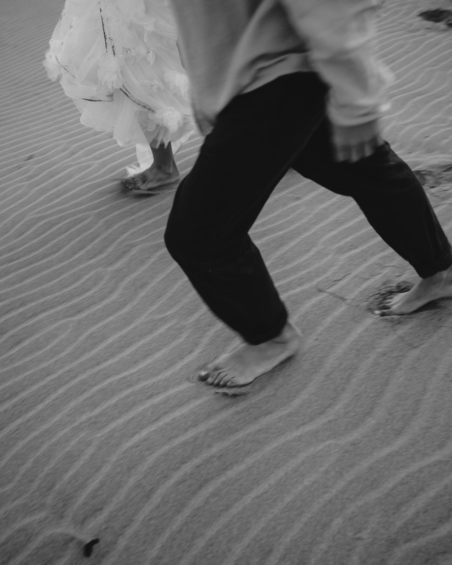 // details
#wedding #weddingday #weddingdress #weddinginspiration #weddingphotography #destination #destinationwedding #fuerteventura #weddingfuerteventura #photographer #blackandwhite #details #saltyhomephotographie