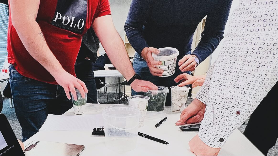 Visi ir dzirdējuši stāstu par burku un akmeņiem, bet vai izdevies arī pamēģināt? 😏