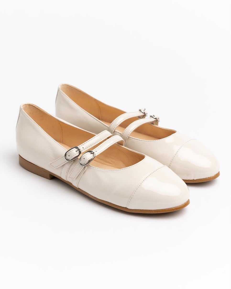 Seasonless, coquette chic and off-white patent. The Mary Jane is this yearโs silhouette. ๐ค๐ค๐ค
#maryjaneshoes #whitemaryjanes #womensflats #designershoes