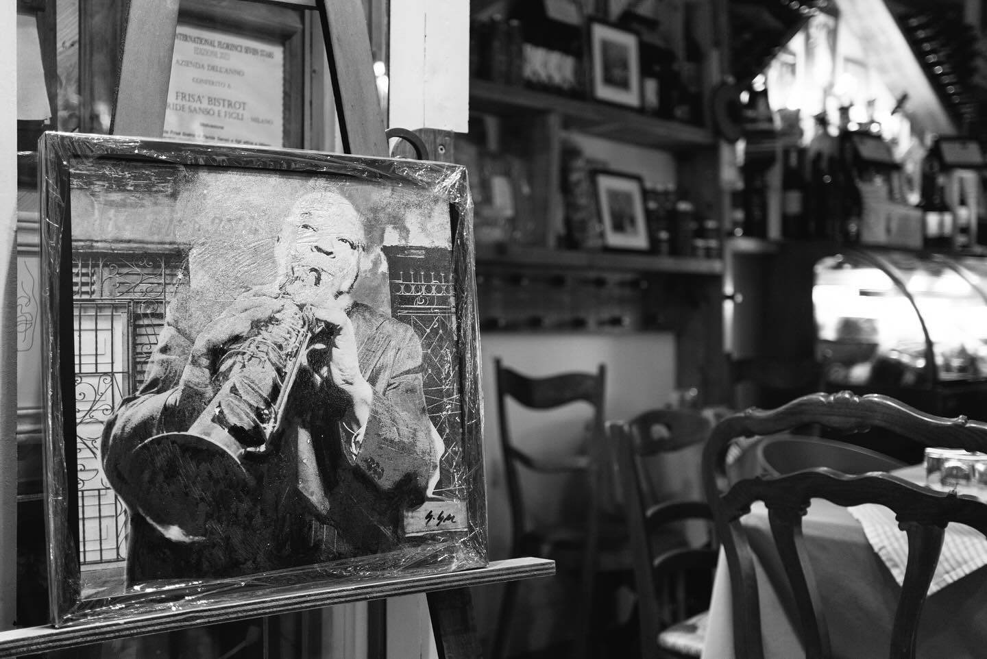Piccolo recap della nostra cena con autore, condita dalla mostra fotografica di @giuliano_grittini_ e ritratti e parole di @rosselladeciccopoesie
Il tutto accompagnato da @giovannimonteforte7139 @carmelo_tartamella
Foto di @lligalberto @_giorgiarossiii
#capolineamilano #frisabistro #jazzmilano #live #musicmilano