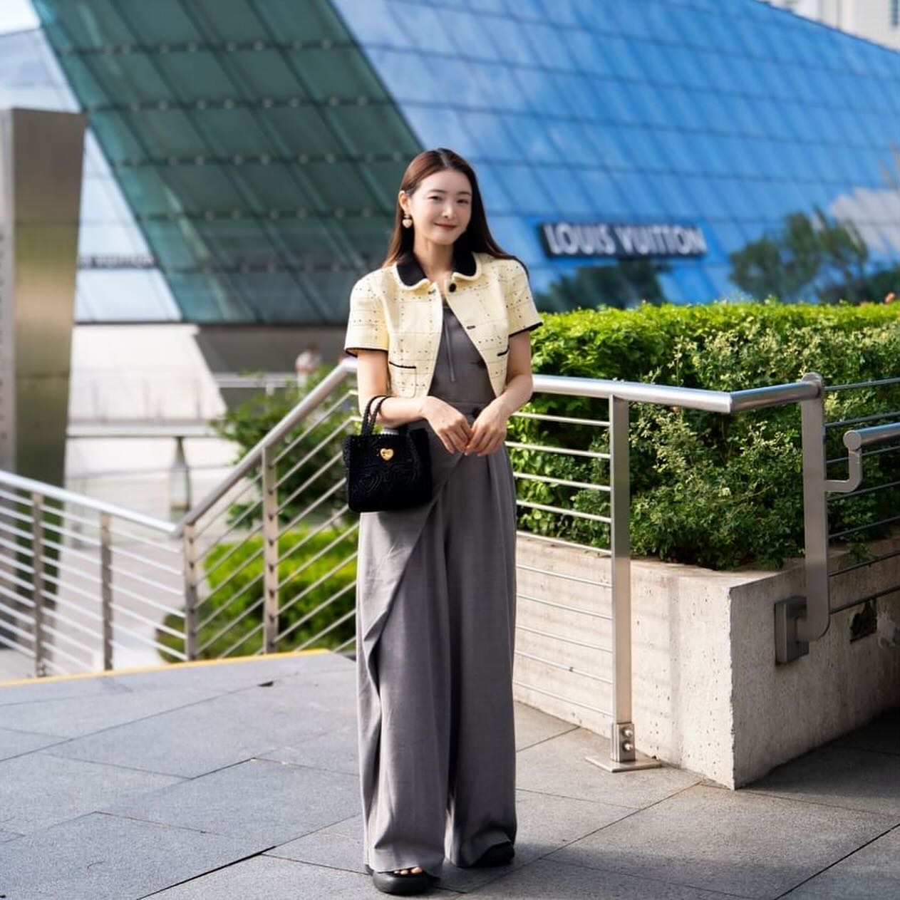 When you can’t leave strangers alone @ MBS (Part 1)
Shooting events is fun, but sometimes it numbs the aesthetics. So I do look for inspiration outside of the events once in a while.
Then I saw Nami looking so Chic outside of MBS so I had to ask her for a shoot.