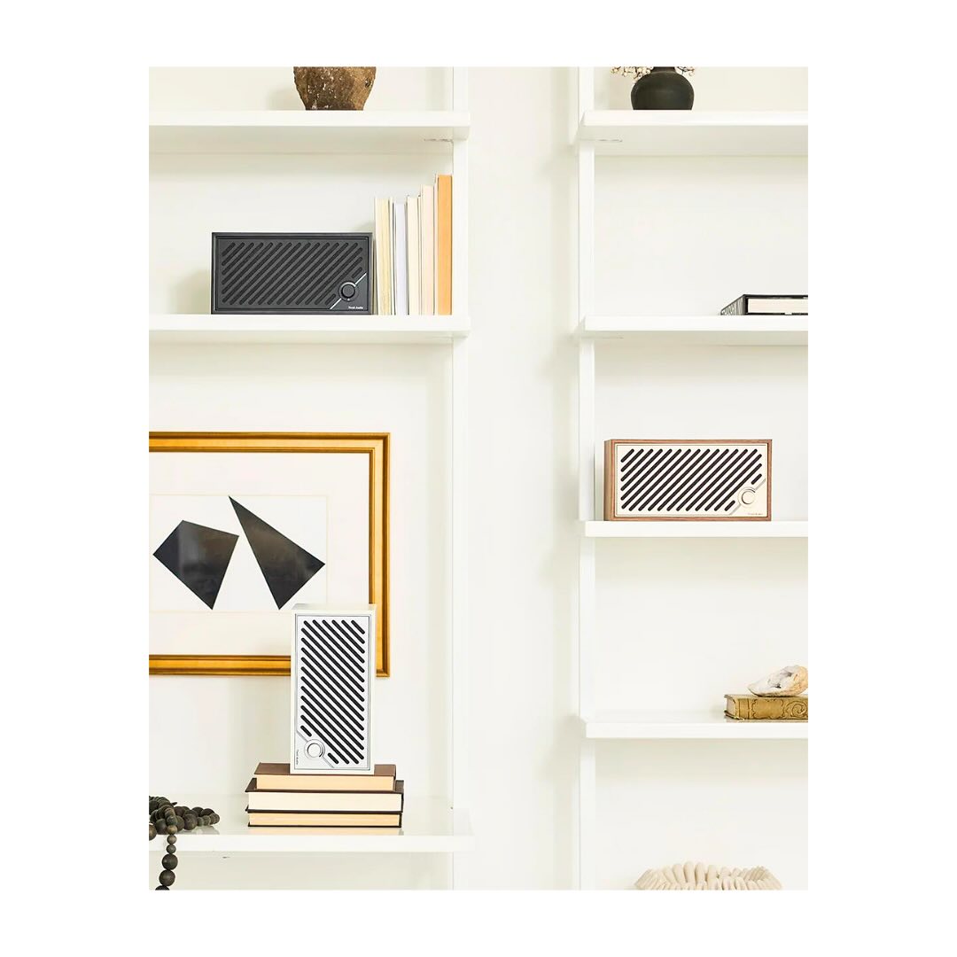 @tivoliaudio heeft de afgelopen 20 jaar de kunst van het perfectioneren van uitzonderlijk geluid met tijdloos design geperfectioneerd.
De ontwerpen en materialen worden zorgvuldig gekozen en vervaardigd om hun kenmerkende geluid en visie tot leven te brengen.
Elk aspect, van functionaliteit tot afwerkingen, materialen en functies, wordt met zorg overwogen en belichaamt de essentie van de Tivoli Audio ervaring.
Hun producten zijn ontworpen om een natuurlijke replicatie van geluid leveren, wat zorgt voor een uitzonderlijke audiokwaliteit in een compacte en stijlvolle behuizing 🎶
ACTIVITEITEN
💡 PR en mediarelaties in de BeNeLux en Duitsland
💡 Persberichten in het Nederlands en Engels
💡 Event management
#portfolio #communicatie #communicatieadvies #communicatiestrategie #PR #brandbuilding #marketingcommunications #pressevent #corporatecommunicatie #branding #brandmanagement #mediarelaties #marketingboodschap #illustrator #illustration #fashionillustrator #fashionillustration #interieur #design #interieurdesign #interior #interiordesign #homedecor #wooninspiratie #