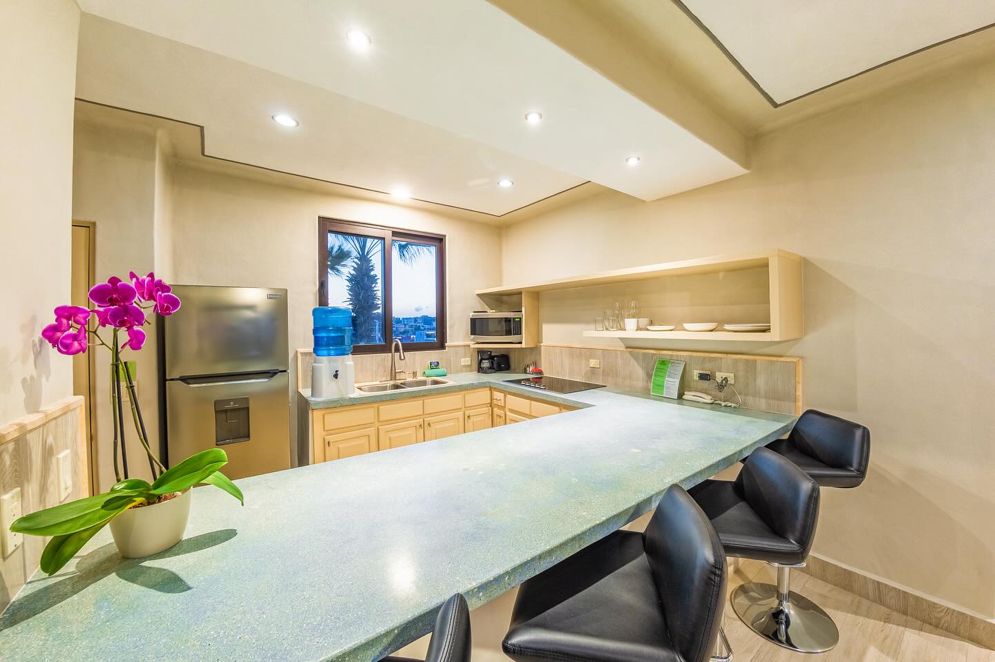Did you know all our accommodations are equipped with a full kitchen ? Stove, toaster , microwave , pots & pans, blender , coffee maker , cutting board, etc. For those nights you don’t feel like going out 🧑🍳🙌 Book directly with us for the best rates !
#boutiquehotelcabo #cabohotels #airbnbcabo #placestostaycabo #hotelsincabo #cabosanlucas #loscabos #familybusiness #boutiquehotelcabosanlucas #boutiquehotel