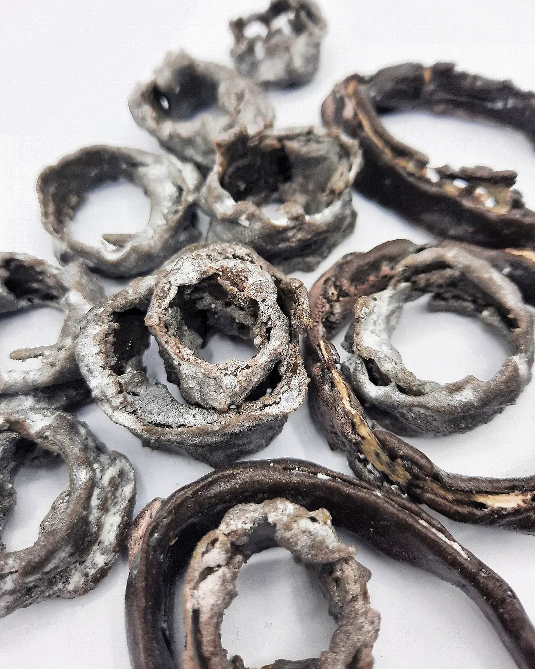 Components for new works.....
#fusedglass #bullseyeglass #kilnglass #kilnformedglass #kilnforming #organicform #nature #seaweed #coast