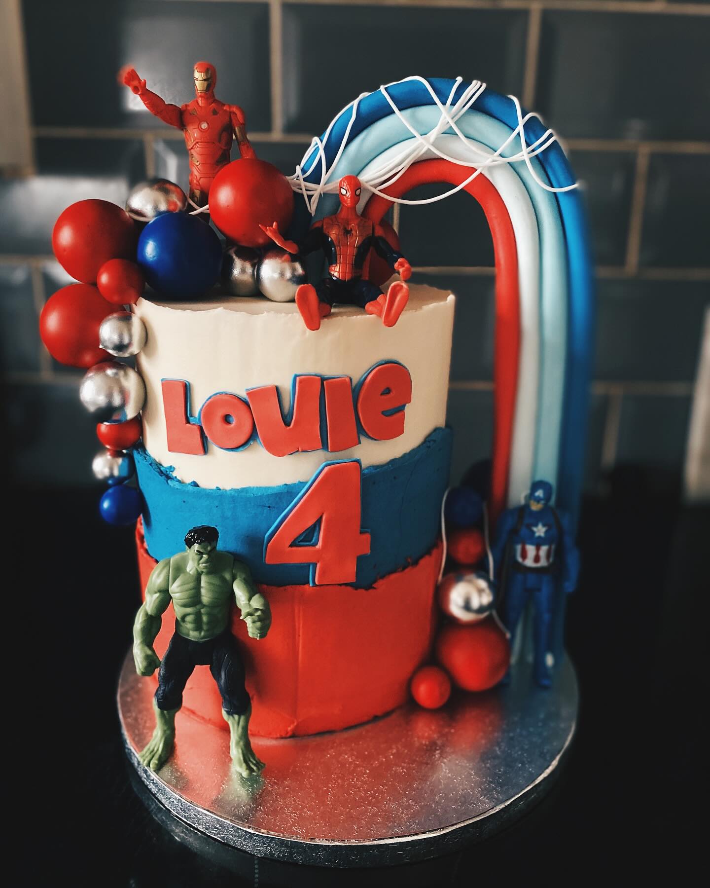 Imagine a cake with all your faves in one place 🥳 this Marvel cake went down very well for a superhero fan and if it could get any better, the sponge inside is chocolate! #cake #southeastlondon #hithergreen #lewisham #blackheath #greenwich #bromley #dulwich #sydenham #catford #marvelcake #marvel #spiderman #spidermancake #hulk #hulkcake #captainamerica #ironman #ironmancake