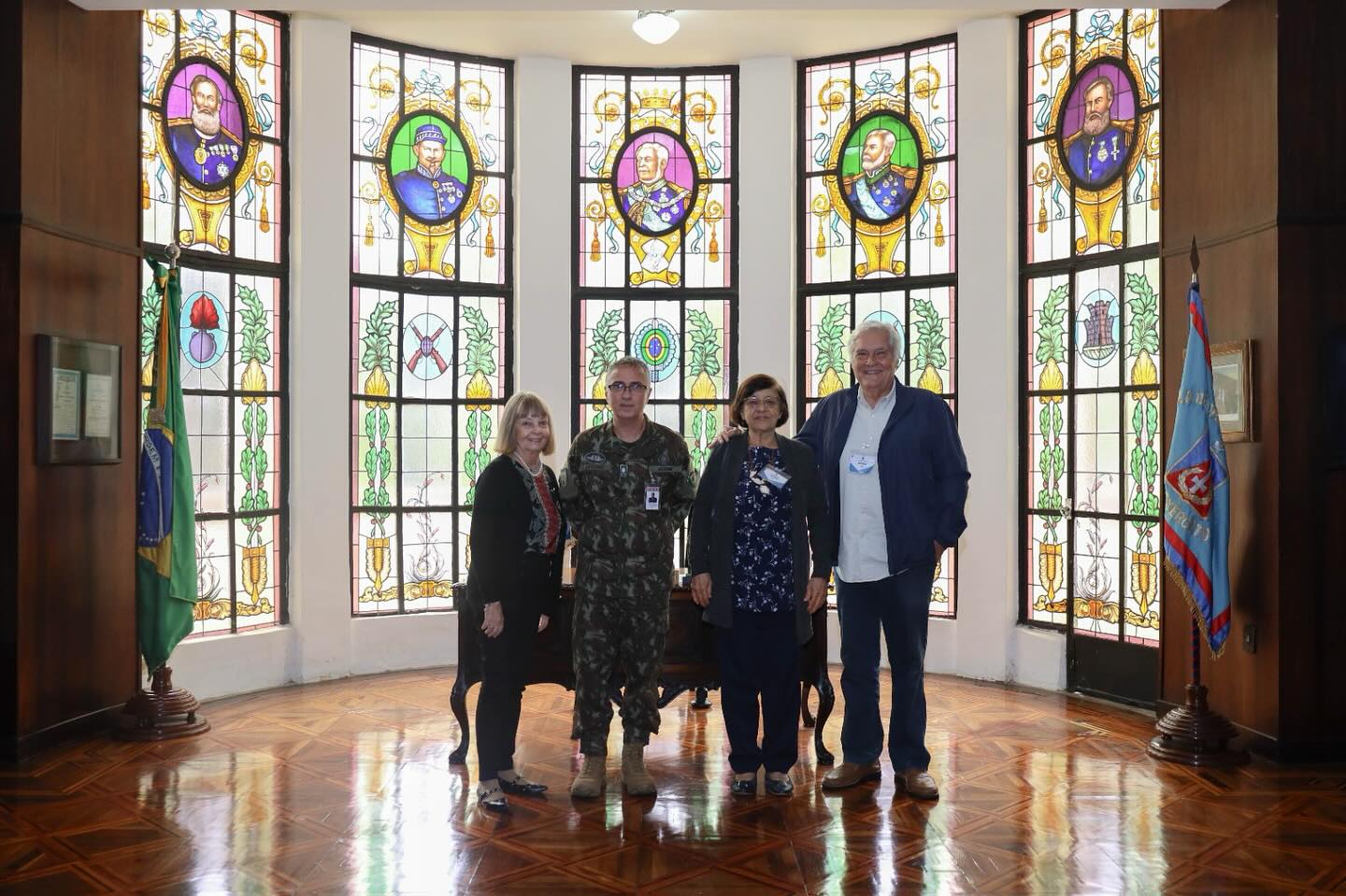 A Amour, representada por sua Presidente Celi Paradela, pela Vice Aninha Rodrigues e pelo Conselheiro Hugo Hamann reuniu-se dia 8 de julho, com o Comandante da ECEME, General Sassone.
Na pauta, o bairro da Urca e também a língua negra nas areias da Praia Vermelha.