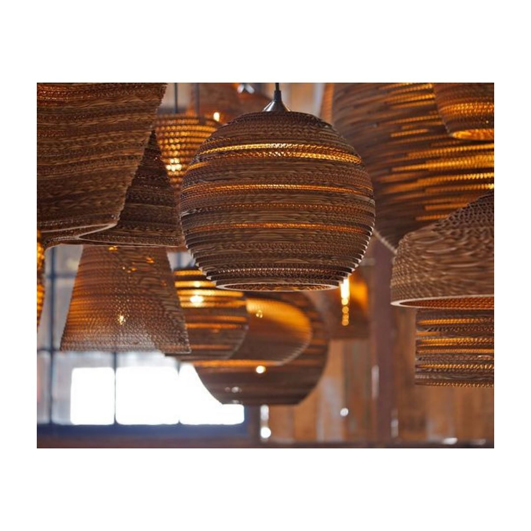 De gedurfde creativiteit van @graypantsstudio leidt tot unieke product ontwerpen en architectuur.
De designs van @sethgrizzle en @jjunk breiden zich uit met samenwerkingen en custom ontwerpen voor toonaangevende bedrijven wereldwijd.
De scraplights collectie geeft warme, intieme en functionele verlichting voor elke gelegenheid of ruimte. Robuust en elegant, is elk ontwerp met precisie gesneden met een laser en met de hand vervaardigd van gerecycled karton en niet-giftige lijm. Alle lampen worden behandeld met een niet-giftige brandvertrager.
ACTIVITEITEN
💡 PR en mediarelaties in de BeNeLux en Duitsland
💡 Persberichten Nederlands en Engels
💡 Event management
#portfolio #communicatie #communicatieadvies #communicatiestrategie #PR #brandbuilding #marketingcommunications #pressevent #linkedin #corporatecommunicatie #branding #brandmanagement #mediarelaties #marketingboodschap #illustrator #illustration #fashionillustrator #fashionillustration #interieur #design #interieurdesign #interior #interiordesign #homedecor #wooninspiratie #graypants #scraplights