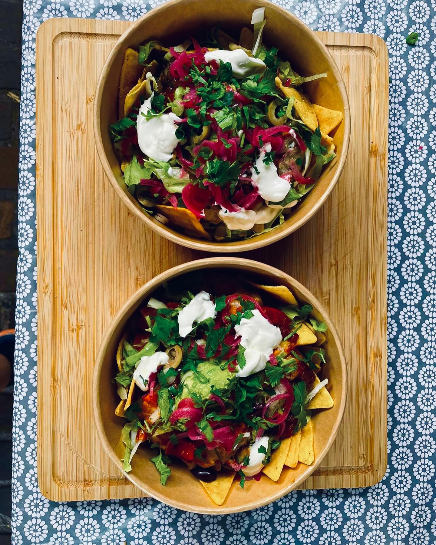We have tried so many different dishes this year, with our horse box trailer @thecruisingkitchen or with a tent and this one is a winner. It’s so much closer to what we usually do for @envie_catering in terms of bringing together colours, flavour and presentation whilst keeping true to our ethos of sustainability and inclusion. Nachos - for vegans, vegetarians, gluten-free and omnivores. We have learned so much and feel super stoked to take our Nachos on the road, to your party, wedding, festival, pub or market. Fancy some? Get in contact with Raphael & Lizzie on WhatsApp 07739652189 or send us an email on hello@thecruisingkitchen.co.uk
#nachos #streetfood #sustainablestreetfood #familybusiness #colourfulfood #burstingwithflavour #glutenfree #vegan #vegetarian #inclusivefood #tivertonpanniermarket #cullompton #devon #cornwall @fooddrinkdevon @positivecullompton @exeterstreetfood @exeterstreetfoodfestival @helloexmouth @uniofexeter
