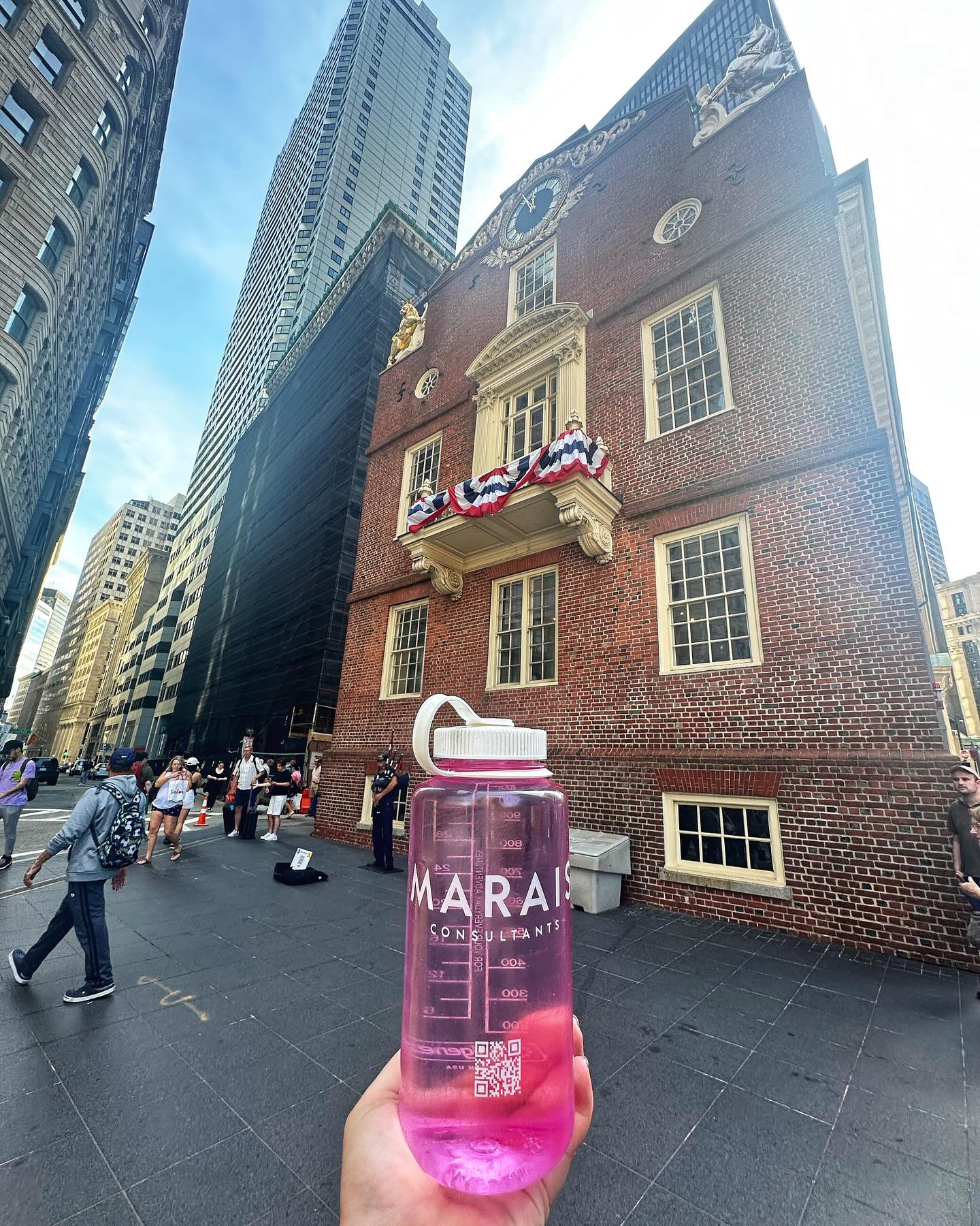 Happy 4th of July from the Old State House in Boston - where the Declaration of Independence was first read to city residents from the balcony! #happyindependenceday #maraisaway #freedomtrail #oldstatehouse @cityofboston
.