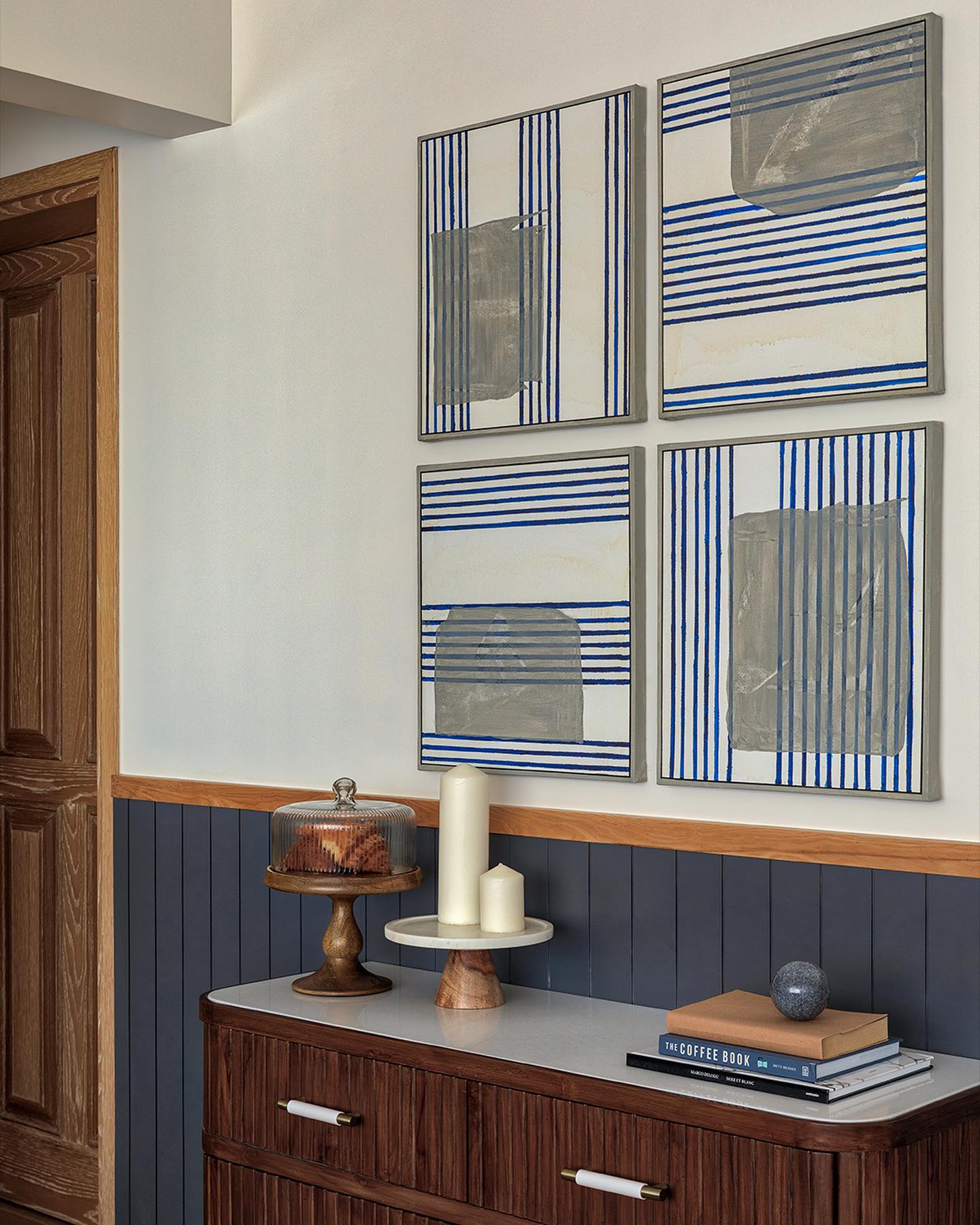 Crafted with passion, our spaces tell a unique story through art all around this home..
The bespoke pieces, alive with vibrant colors and textures, reflect the soul of this project. #It’s not just decor; it’s the art journey, where creativity meets heart.
Interior design & Styling : @casa_novo
Art : @jayshreekhialani_art 🖤