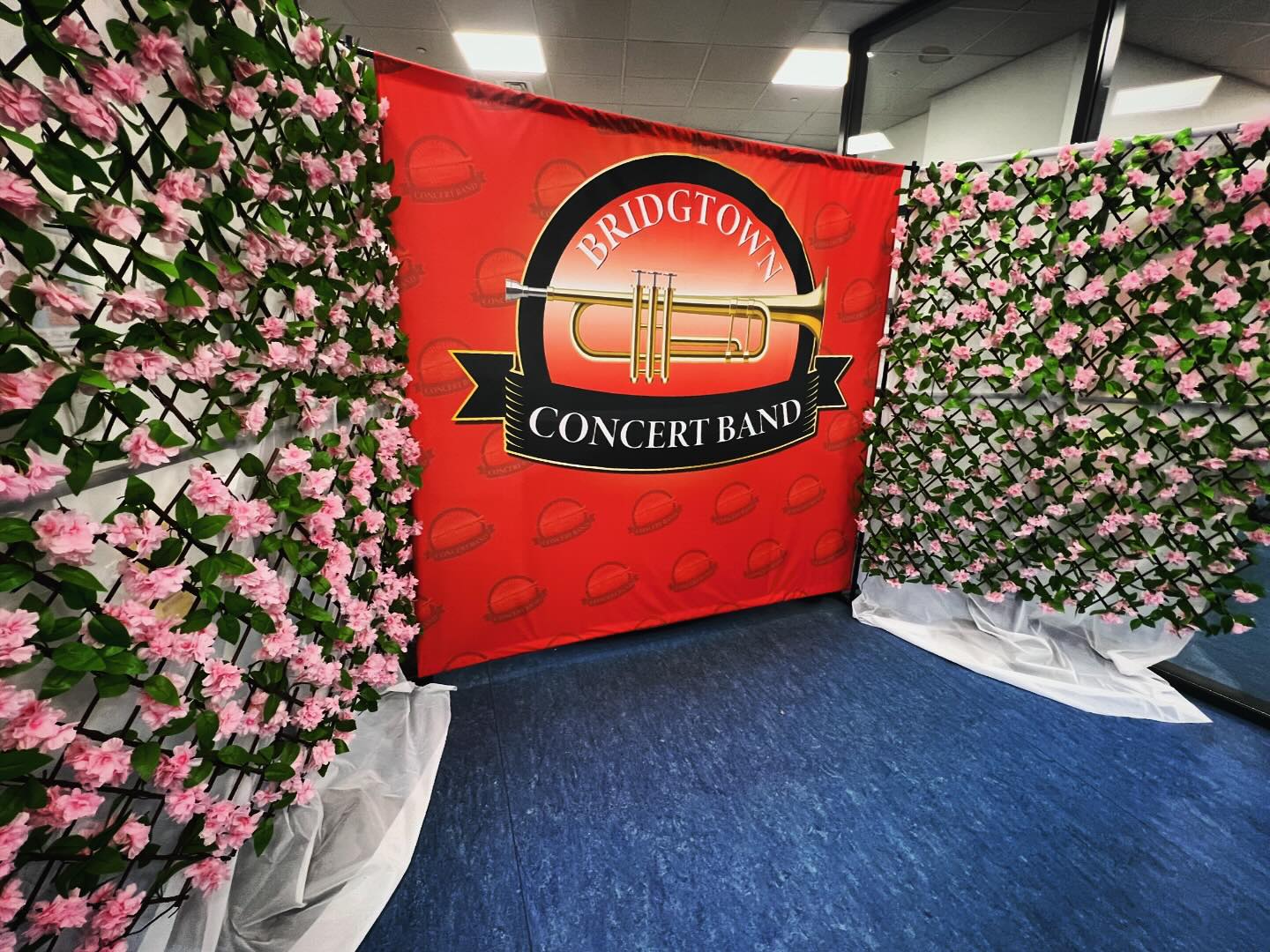 Freestanding photo backdrop designed and created for Bridgtown Concert Band
3.0m x 2.4m front lit display, with telescopic support frame.
Satin finish, no glare, amazing print.
#concert #photographybackdrop #photowall #tour #steprepeat #matrix #wideformat #xldisplays