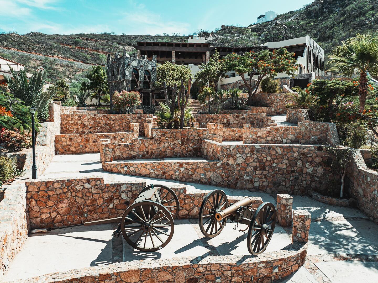 Where Irish charm meets Mexican warmth. Experience a bit of the Emerald Isle in the heart of Cabo at our private and peaceful getaway 🍀✨
📸 @stanley_captures
#castilloblarneyinn #boutiquehotelcabo #placestostaycabo #boutiquehotel #blarneycastle #cabosanlucas #hoteldesign #architecture #cabolife