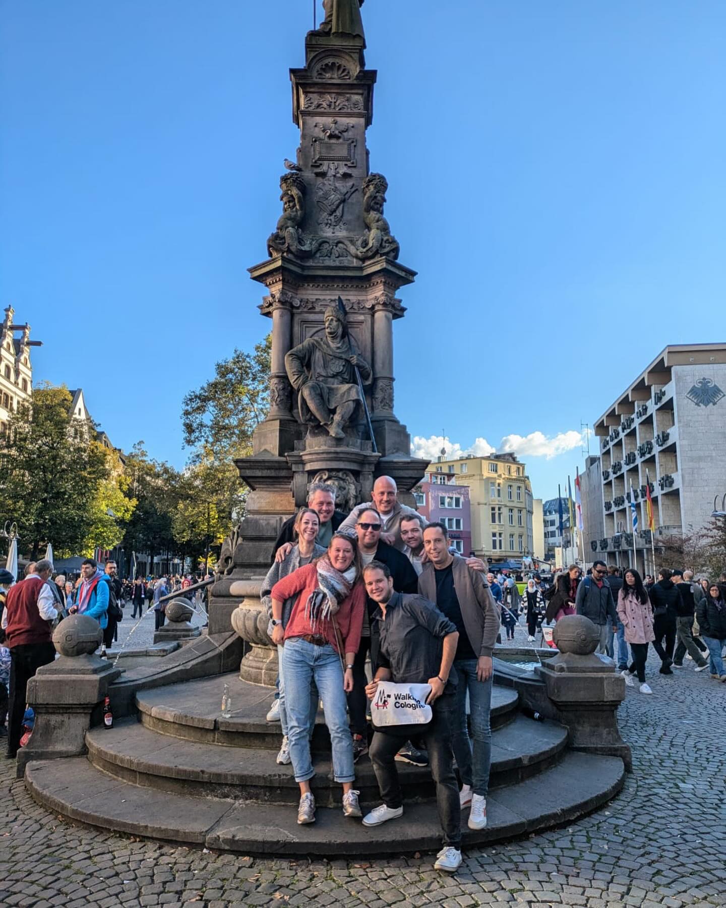 Stadtführung bei perfektem Wetter 🌞
#brauhaus #brauhaustour #sion #früh #stadtführung #brauhaustoureninkoeln #kölschtour #kölsch #köln #kölntourismus #nrw #germany #besuchtköln #liebe #päffken #sion #schreckenskammerkölsch #liebedeinestadt #reissdorfkölsch #einmalamrhein #stadtführung #stadtführungköln #beertour #beertourcologne #tourist #tourism #walkingcologne