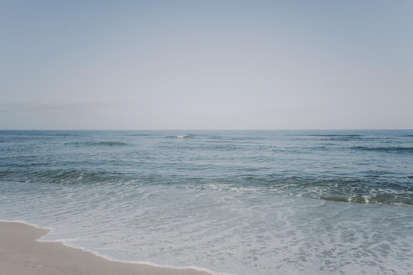 Bald ist wieder Zeit für die Insel! Ich freue mich schon so sehr auf das Arbeiten am Meer in diesem Sommer. Im Mai und Juni gibts zwei Abstecher und ab Ende Juli darf ich dann für ein paar Wochen bleiben 🙌🏼
Das wird super @cocoundjamessylt 🫶🏼
Wer Lust auf ein Shooting hat, kann sich gerne bei mir melden!
#insel #inselliebe #sylt #syltdieinsel #photography #lifestyle #lifestylephotography #portraitphotography #photographer #artwork #travelgram #lebenammeer #saltyhome