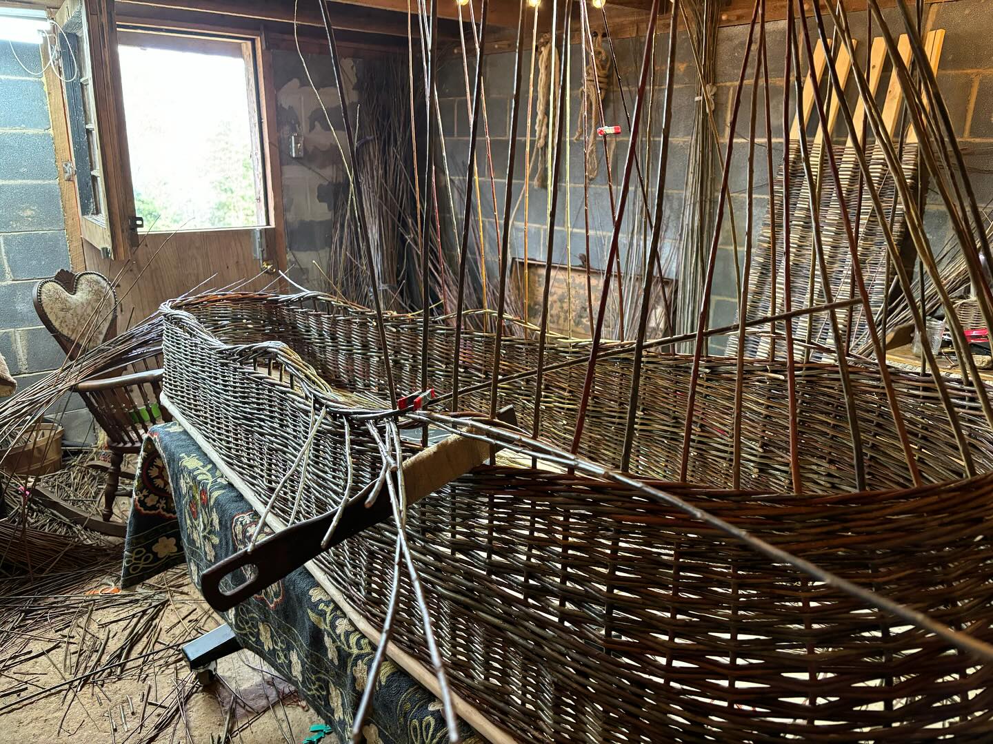 Jay’s River burial tray, in progress and complete. Rose started her preparations out of necessity, but as her partner Jay watched her process unfold he decided to join her, and together they planned their River Trays. Jay wanted reds and browns in his willow, and to have it completed when they arrived, while Rose opted for greys and greens, and to join me in the weaving….
#willowcasket #willowcoffin #naturalburial #greenburial #burialtray #sustainability #willow #handmade #handwoven #shroud #diycasket #weavingtogether #endoflifeplan #appalachia #basketweaver #wncmountains #workshop #womanownedandoperated #farmlife