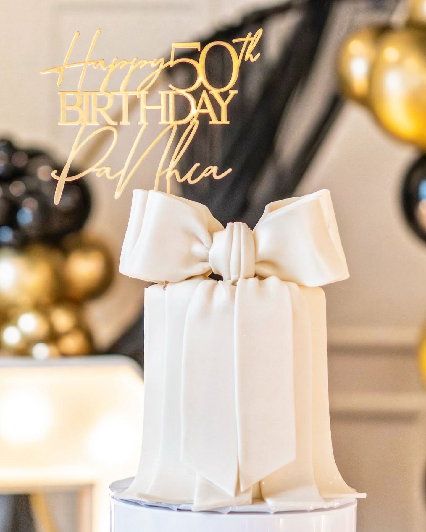 ✨Happiest birthday Ms @panhia_moua✨
.
.
.
Cake @sugardreams_odeza
Photography @soula_photography
Venue @preluderestaurant
Balloons @dreas_balloons
Cake drum @whalenpackaging
.
.
.
.
.
#sugardreamsodeza #50thbirthdaycake #50th #customcakes #bow #satinbow #bowcake #celebrationcake #inspirationcake #cakeinspiration #cakedecorating #buttercreamcake #fondant #whitecake #caketrends #weddingcakes #modestocakes #sacramento #centralvalleyevents