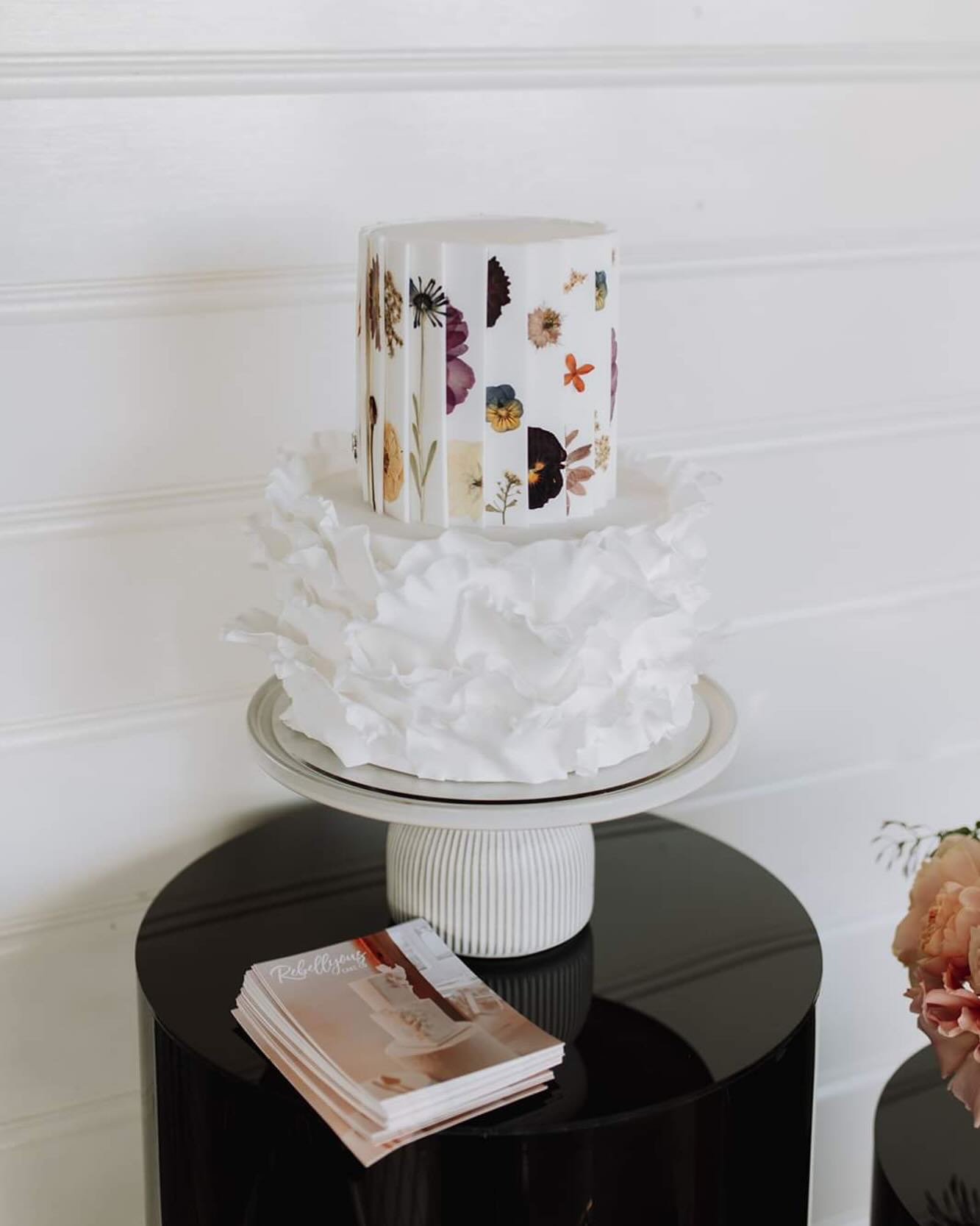 2023 @byronbayweddingfair
Some pretty ruffles and new way of using the beautiful pressed edibles from @pretty.produce 😍
📷 @luna.films
#ruffles #rufflecake #pressedflowers #edibleflowers #white #wedding #weddingcakeideas #weddingcakeinspo #byronbayweddingfair #byronbaywedding #byronbaywedding