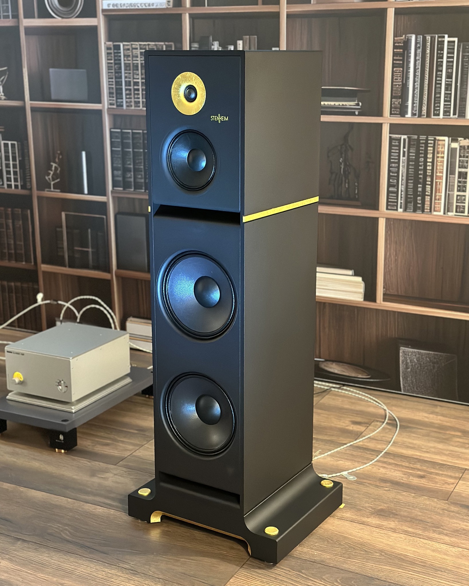 For the lucky few... The stunning new Stenheim Alumine 5 Limited Edition (LE) with an entirely new solid-billet plinth, an innovative grounding system and the most exotic internal components. Limited to just 10 pairs worldwide. Get in touch, they won't hang around long... @audio_art_uk (link in our bio)
#highendmunich2024 #highend #highendaudio #stenheim #highendhifi
