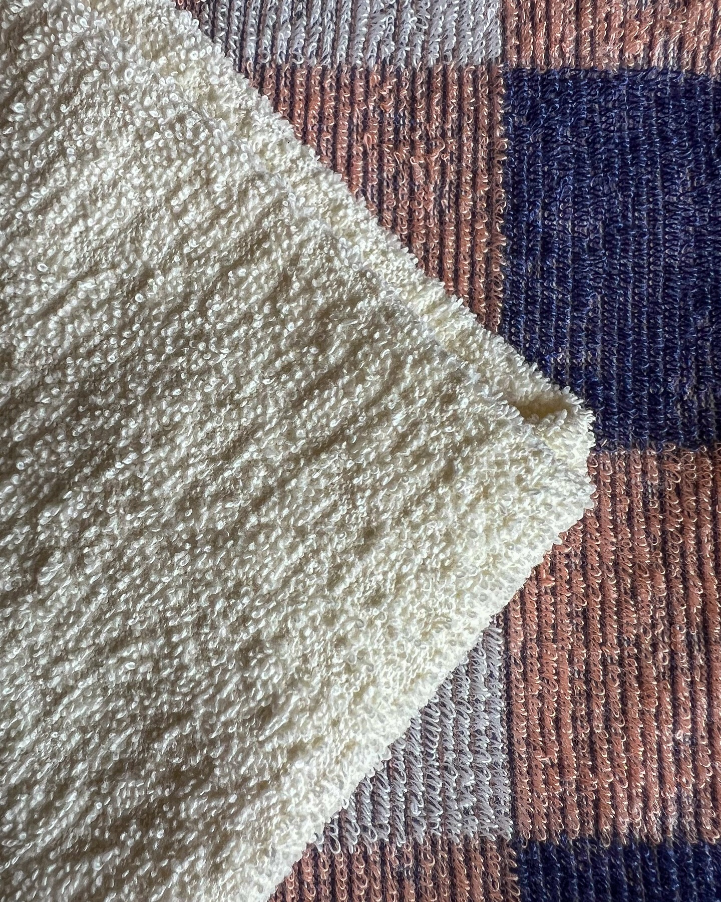 Beautiful and comfortable Terry.
REGEX
We knit your style.
#fabric #terry #madeinportugal #malhas #textiles #organiccotton