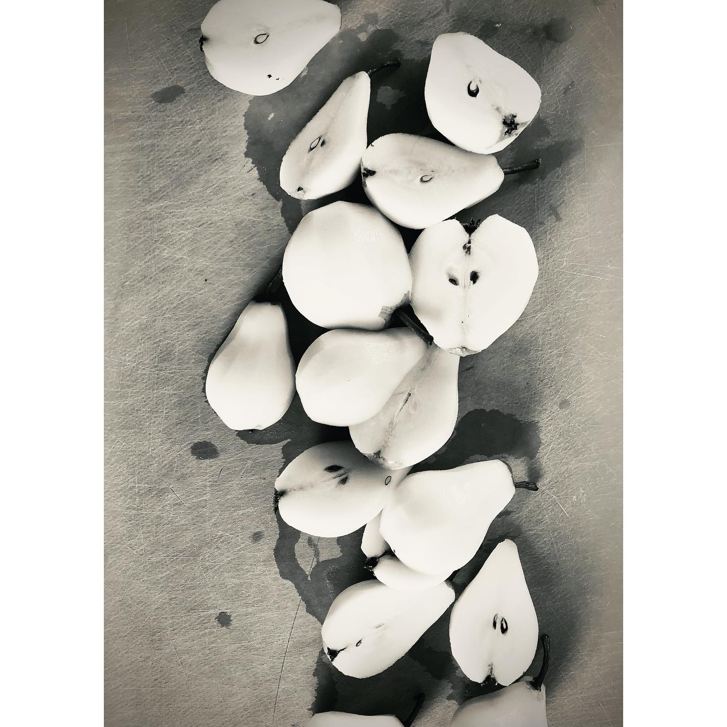 …. #betterwithconfiture …
{pere zenzero. pere fava tonka.}
@primalacucina
#RoteWilliamsChristBirnen #handcut #seasonal #organic #preserves #lowsugar #confiture #marmalade #seduction #temptation #sourdough #organicflours #@altbachmühle #localgrains #askyourmiller #madebyhumans #colorsarebeautiful #manufaktur #makingrealthings #primalacucina