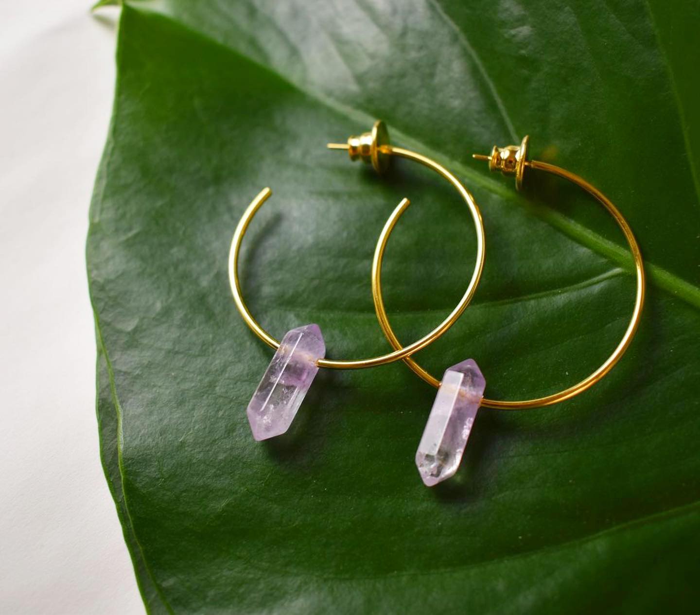 Amethyst is a meditative and calming stone which works in the emotional, spiritual, and physical planes to promote calm, balance, and peace.✨🤍🔮
Our hoop made with double terminated Brazilian Amethyst and 18K gold plated.
✨Last pieces in stock!!!!
Last change !!!
💫🔮✨
Check it out on our website.
#amethyst #amethystjewelry #californialove #santacruzcalifornia #crystalshop #ramashop #crystallovers #crystalsfrombrazil #madewithlove