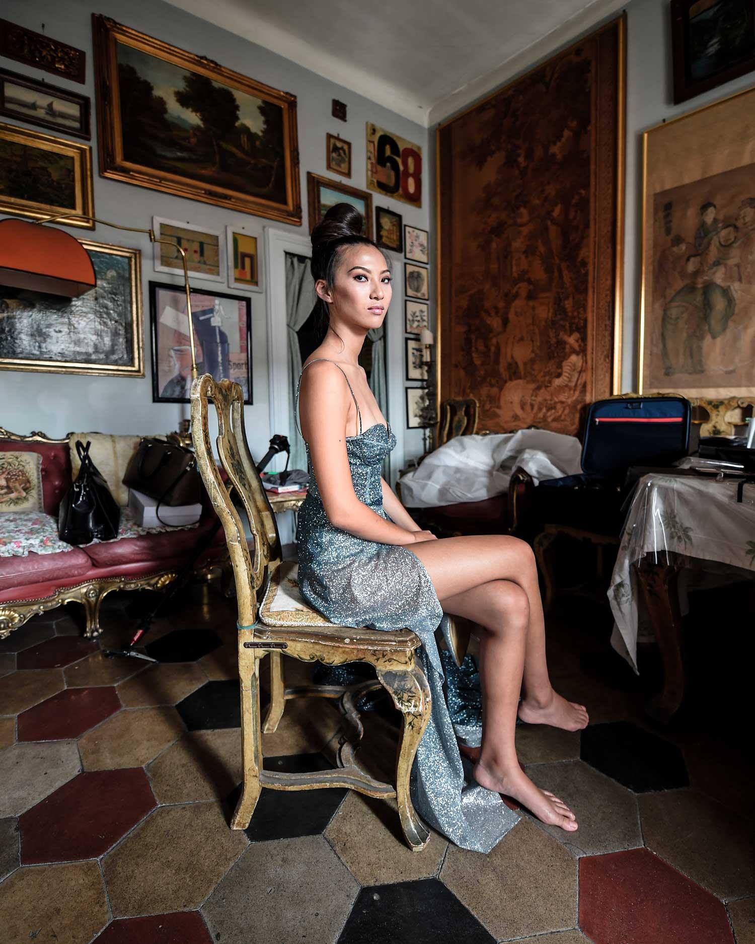 Quanto è spontaneo lo sguardo di chi è in posa per professione?
Se hai la pazienza di aspettare il momento giusto... riesci a catturarlo in uno scatto da #backstage, come in questa mia esperienza nel cuore di Roma.
#andreaveneziano #fotografo #fotoroma #rome #roma2023 #italy2023 #fotografoperpassione