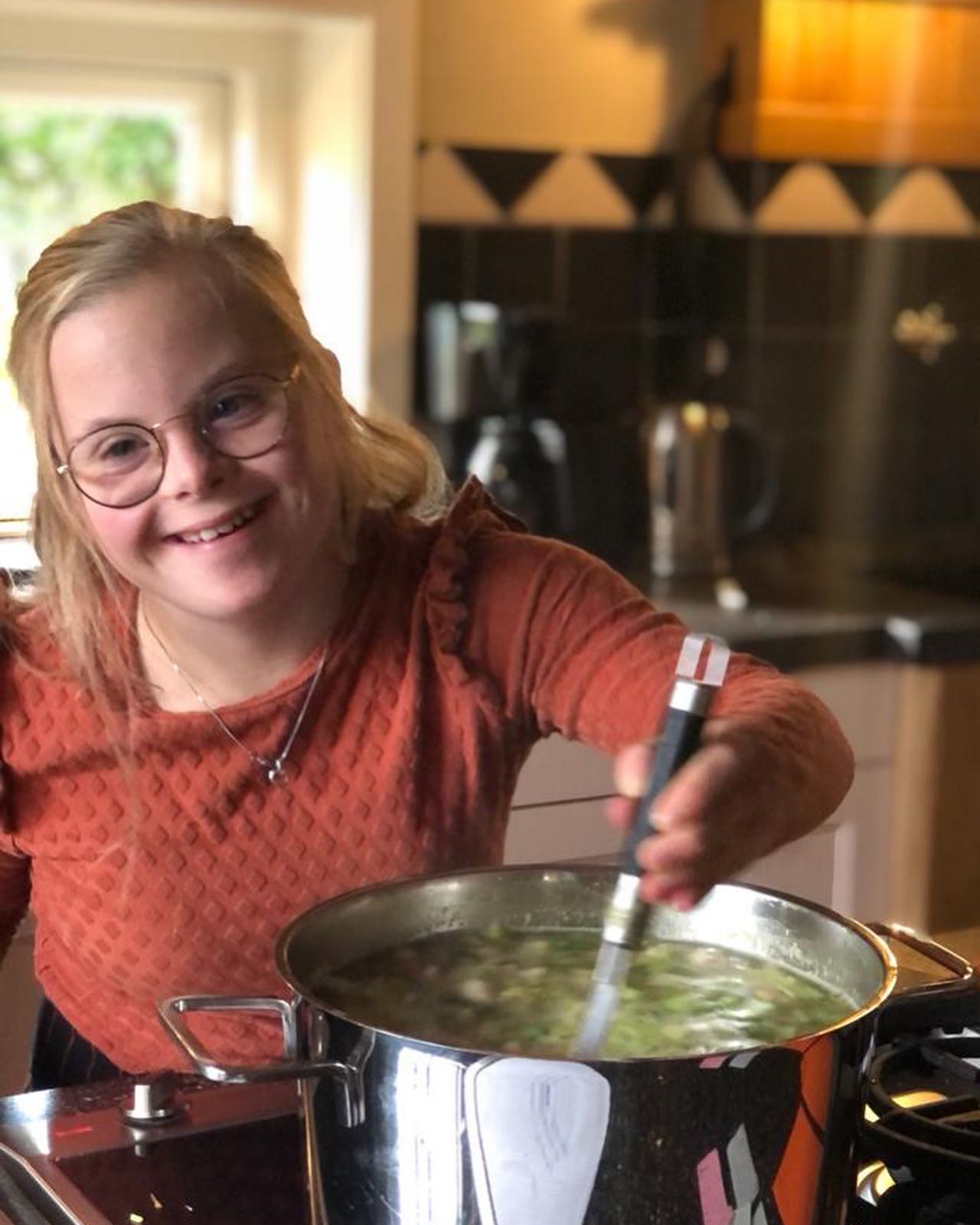 Herfstvakantie ๐ Gezellige dagen op de zorgboerderij! Donderdag maken we altijd soep, kijk Sanna druk zijn. En wat hebben we gesmuld! ๐
#zorgboerderij #grootmiddendorp #deelnemers #soep #herfstvakantie