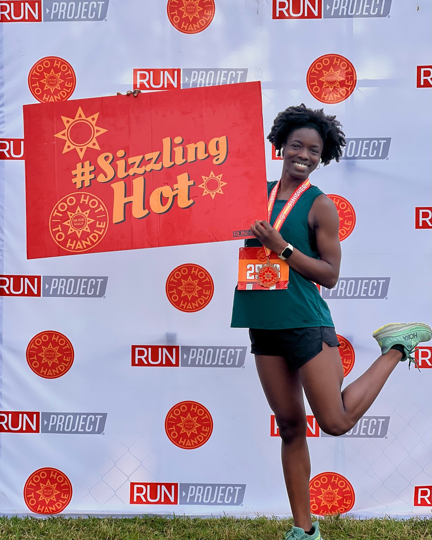 Happy 5K Saturday 🏃🏾♀️ 💨
.
.
This morning we got up and active for the 30th anniversary of the #toohottohandle 5K | 10K and | Half around white rock lake. Despite the name, today was a beautiful day to run and for that I am grateful🌥️
.
.
My goal for today was sub 35mins and I almost broke 30min 😌 A little more time and training and I’ll be well on my way. My next race is in September so let’s see how this goes #RunwithKi
#RunProject #5K #naturalbodi #Dallas #whiterocklake