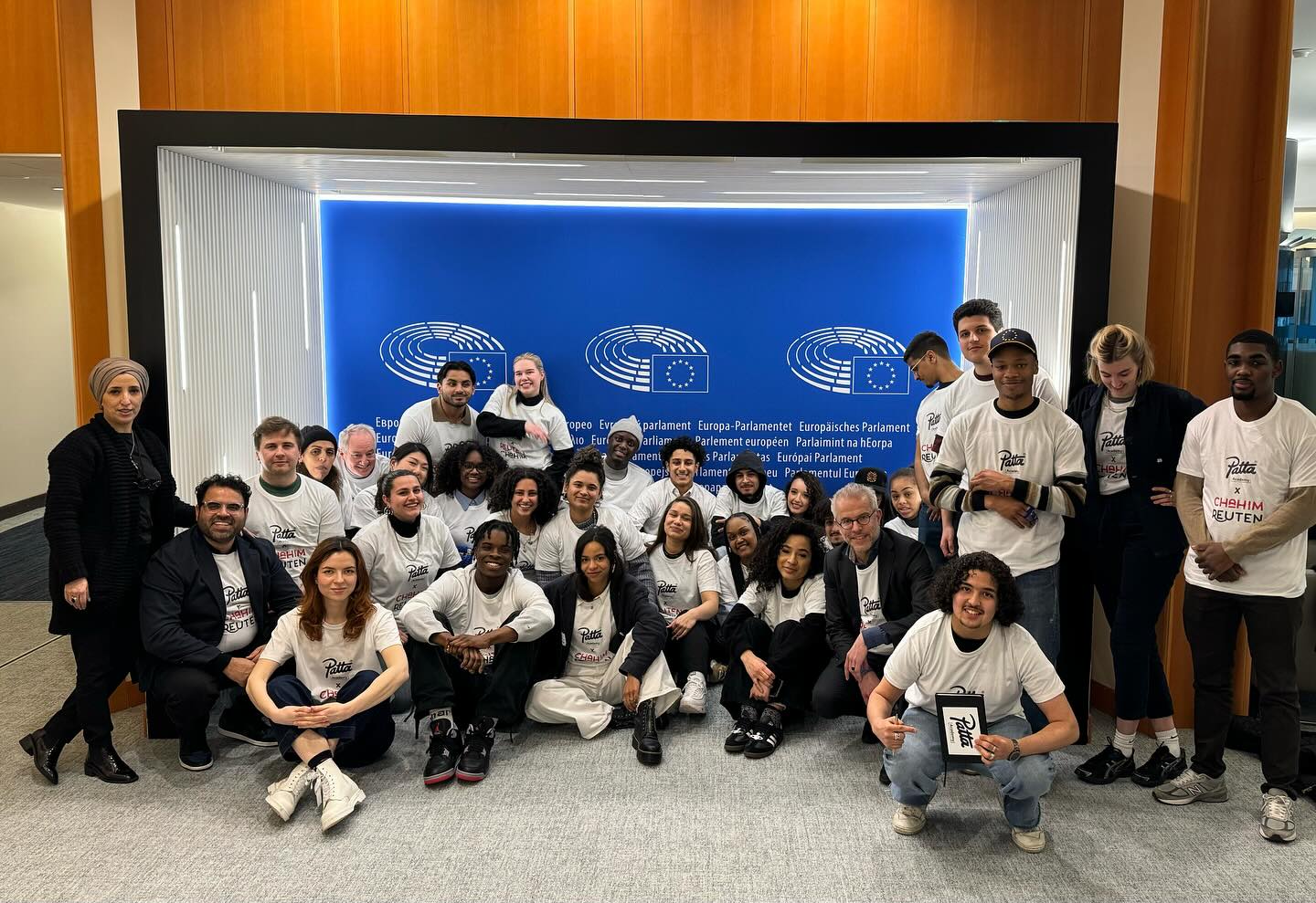 Met @patta_academy op uitnodiging van @mchahim en @thijsreuten op werkbezoek in @europeanparliament in Brussel. Onze studenten hebben inzicht gekregen over de Europese unie, het belang van Europa voor ons allen en specifiek voor ondernemers. De studenten hebben van Mohamed en Thijs 6 inhoudelijke uitdagingen meegekregen waar ze de komende weken mee aan de slag zullen gaan. We danken Thijs en Mohamed en hun teams voor het warme onthaal, de inspiratie en de uitdaging die zij onze studenten hebben gegeven. En we wensen hen veel succes op 6 juni. Keep Up the good work. #EachOneTeachOne #Patta #Leadership #coaching #OneLove♥️ @patta_nl @nikehq @rabobank @carharttwip @porschecentrumamsterdam @dlapipernederland @wkamsterdam @craftdrinks_nl