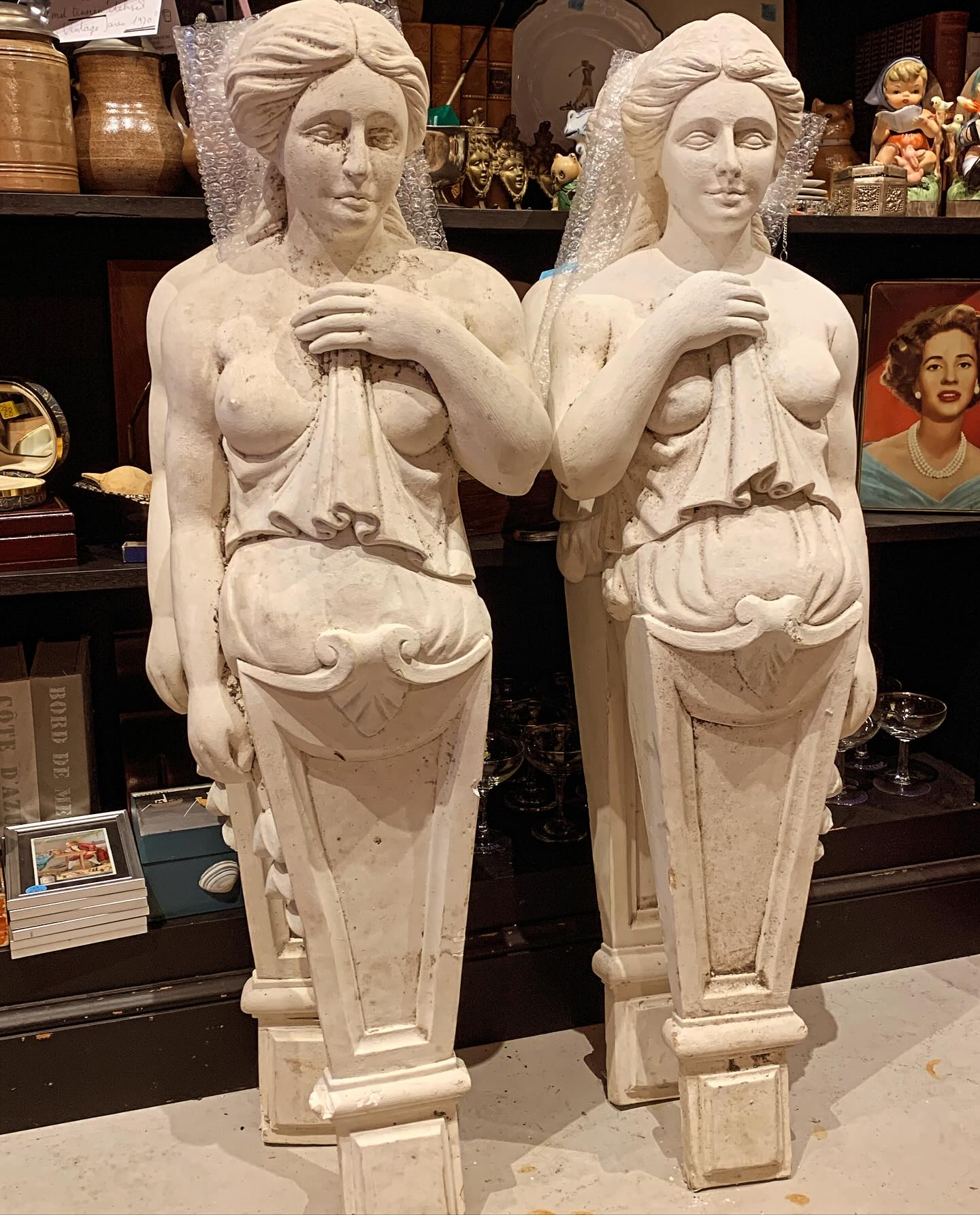 2 kariatiden / vrouwenbeelden #koetshuisantiek #koetshuis81 #antiek #antiques #brocante #vintage #antwerp #antwerpen #kloosterstraat81 #kloosterstraat_antwerpen #kariatiden #vrouw #women #woman #interieur #interieurinspiratie #wooninspiratie #woontrends #woonaccessoires #woondecoratie #woonideeen #forsale #tekoop