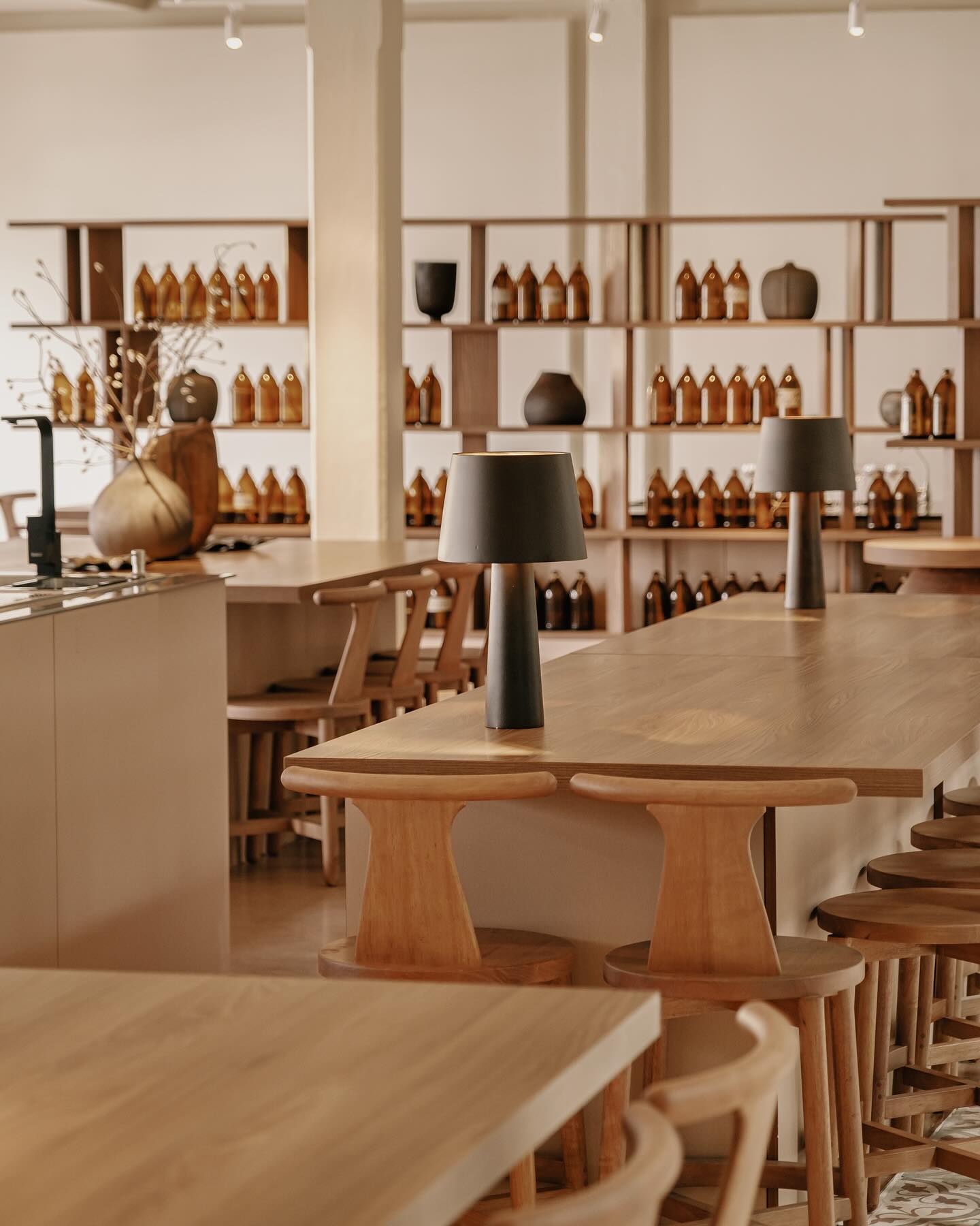 Meet Messengerservice at new location in the heart of charming old town area with our new concept
'DELIVERED FROM THE GROCERY' in our homestyle bar.
🥂Soft opening on this Sat 28 September 2024 at 6pm
Located on 3rd floor of @baantrok, the over 100 years old heritage building.
We can't wait to open our door and welcome you all to our new home!
Booking through our site
www.messengersvc.com