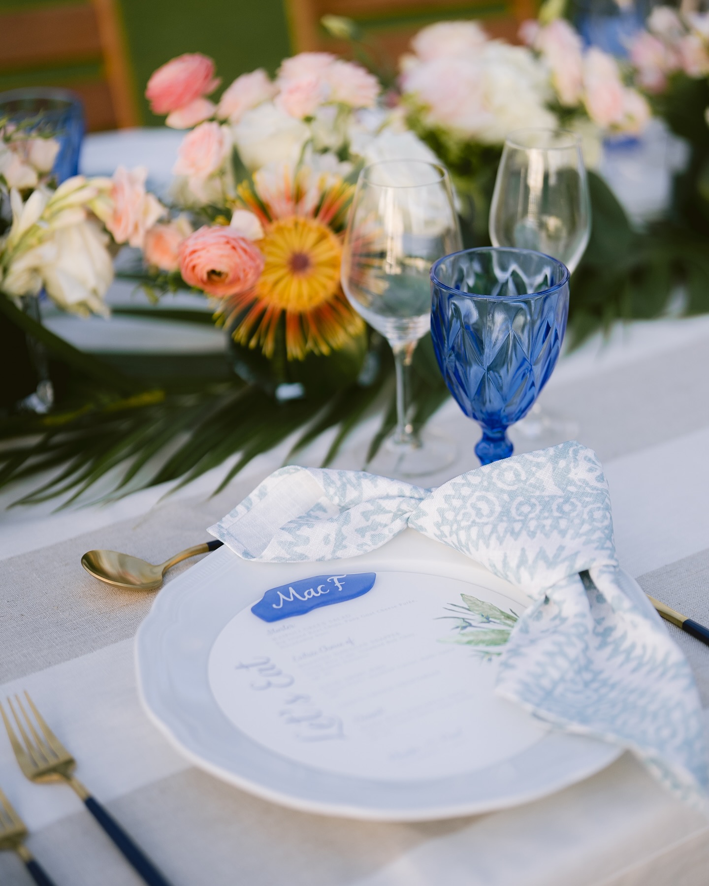 Working on some dreamy Hawaiian weddings this week and thinking of my first wedding with @maunaweddingcreative for Phoebe & Paul! LOVED these round menus and coordinating seaglass names that fit perfectly. ๐ฅฐ๐๐ฌ๐ ๐ Very excited to be painting my first wedding map of Hawaii this week!!
๐: @gemweddingsvail @maunaweddingcreative
๐ธ: @shanemacomberweddings
๐: @annyheidflowersllc
๐ฅ: @zeb.films
#weddingseason #hawaii #hawaiiwedding #lanai #watercolorinvitation #watercolor #seaglass #seaglassnamecards #weddinginspiration #weddingdecor